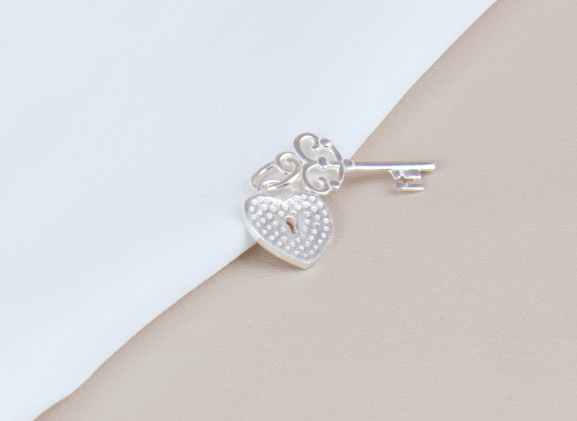 Dije Llave de Corazón Brianda