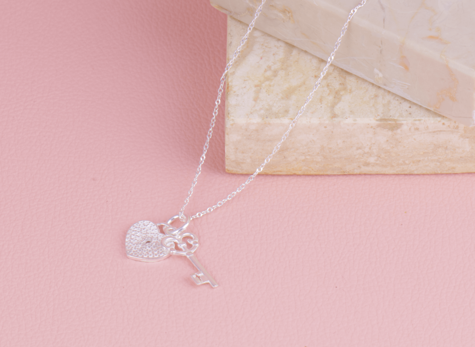 Collar Llave de Corazón Brianda