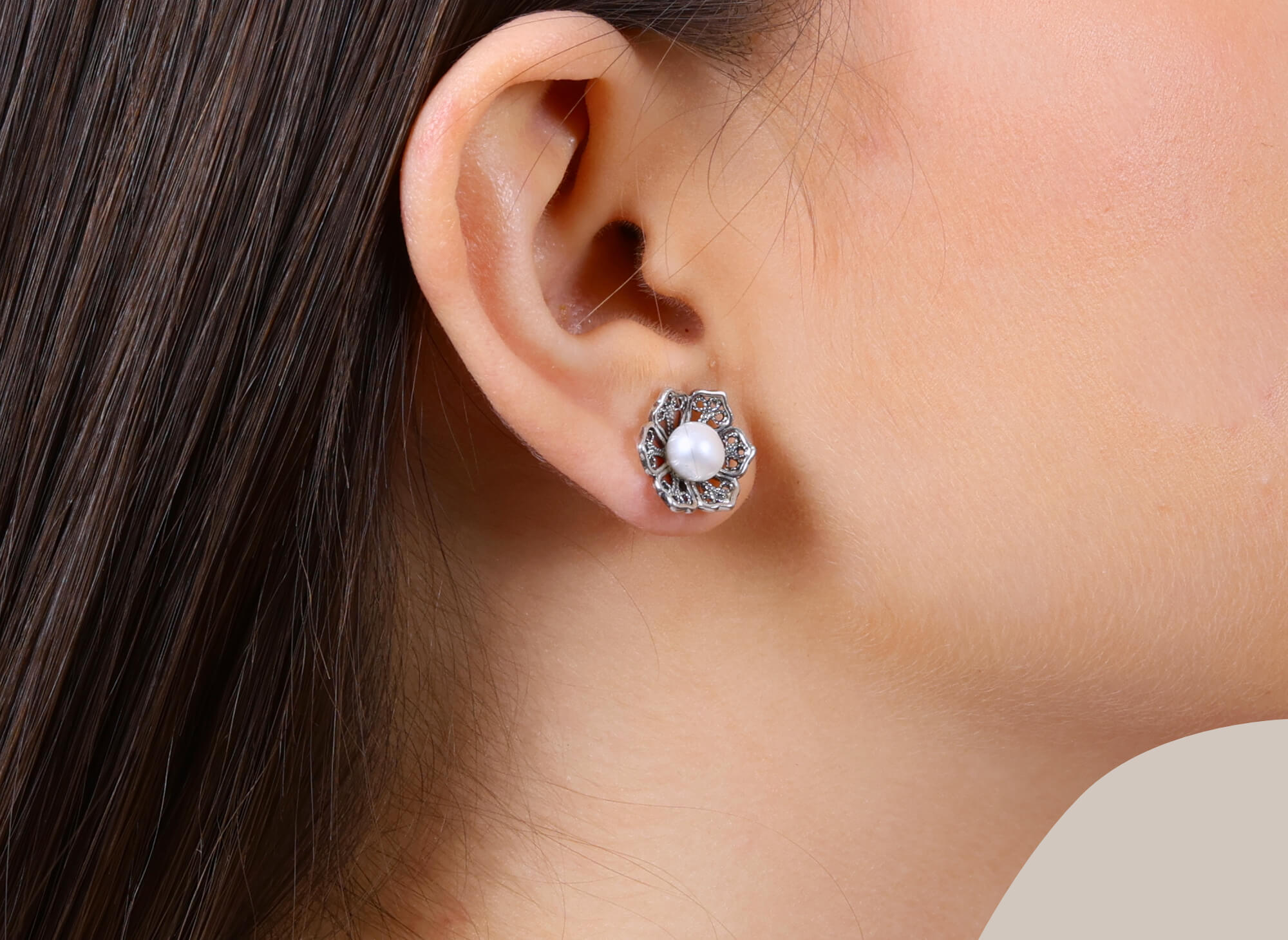 Arete Flor Perla Gilda