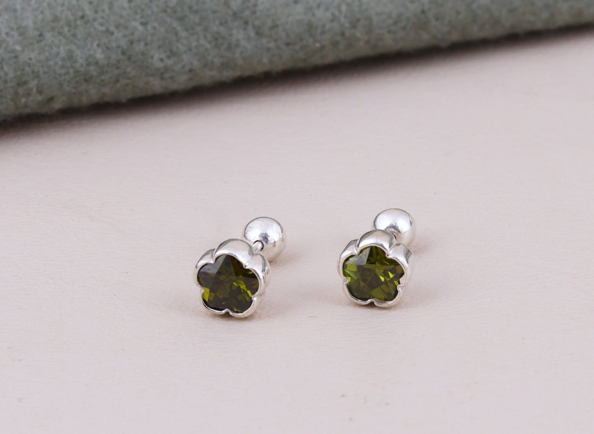 Arete Flor Punto de Luz Colors