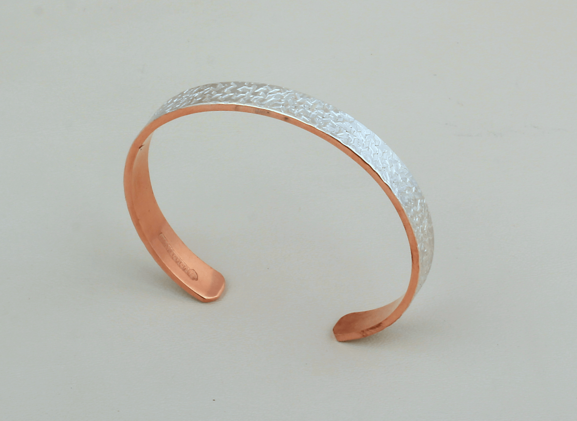 Pulsera Brazalete Plata / Cobre Texturado