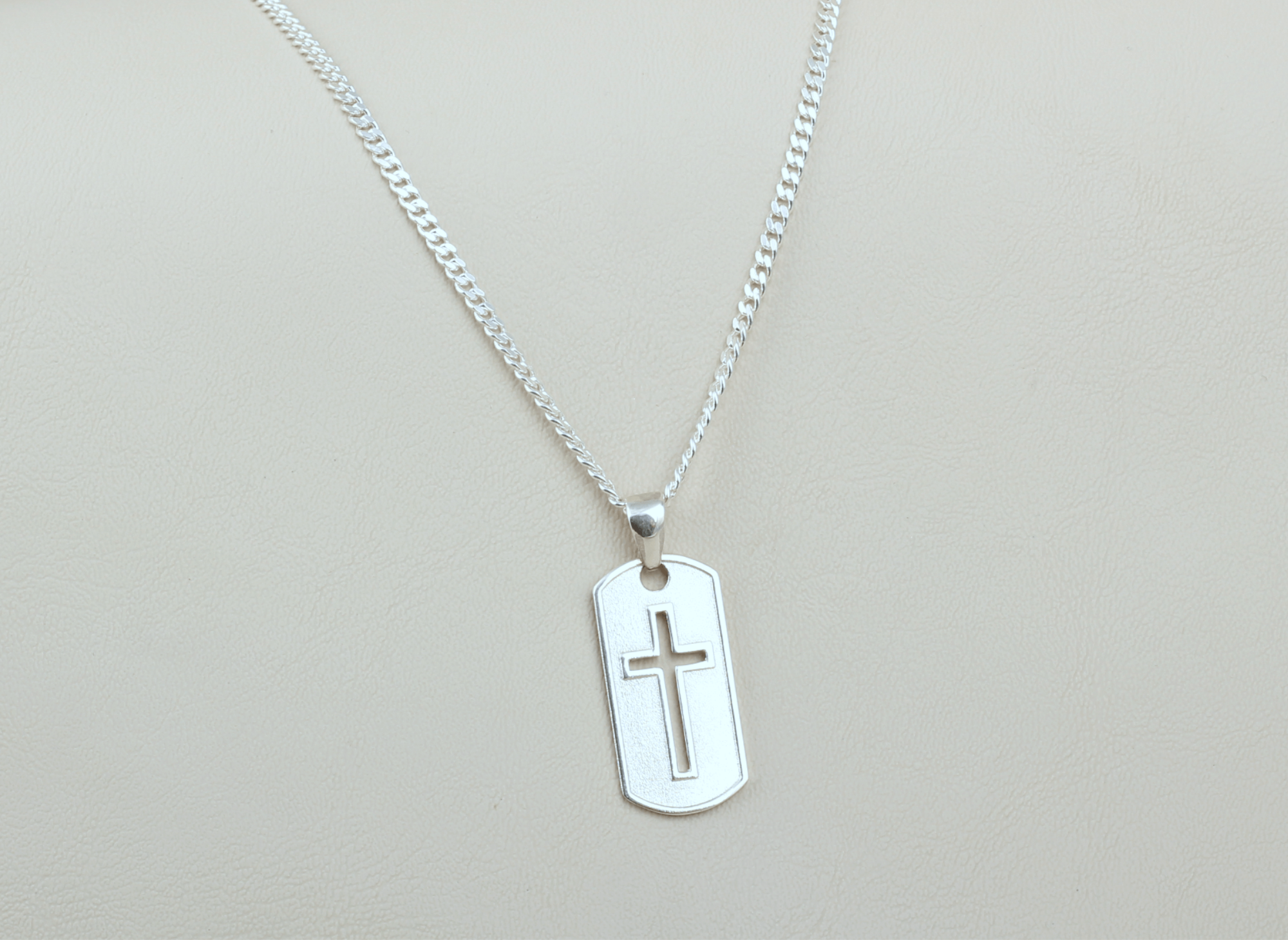 Collar Cruz Calada Aziel