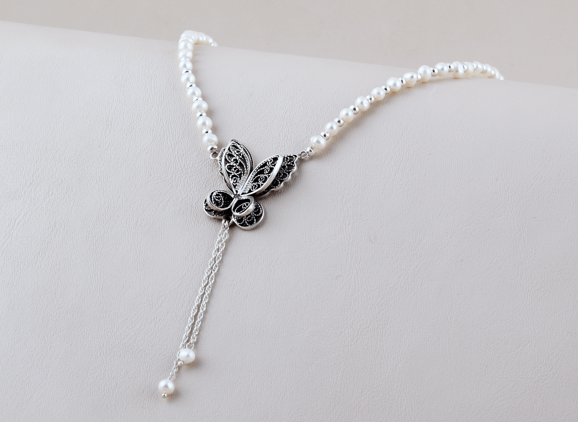 Collar Perla Mariposa Divina