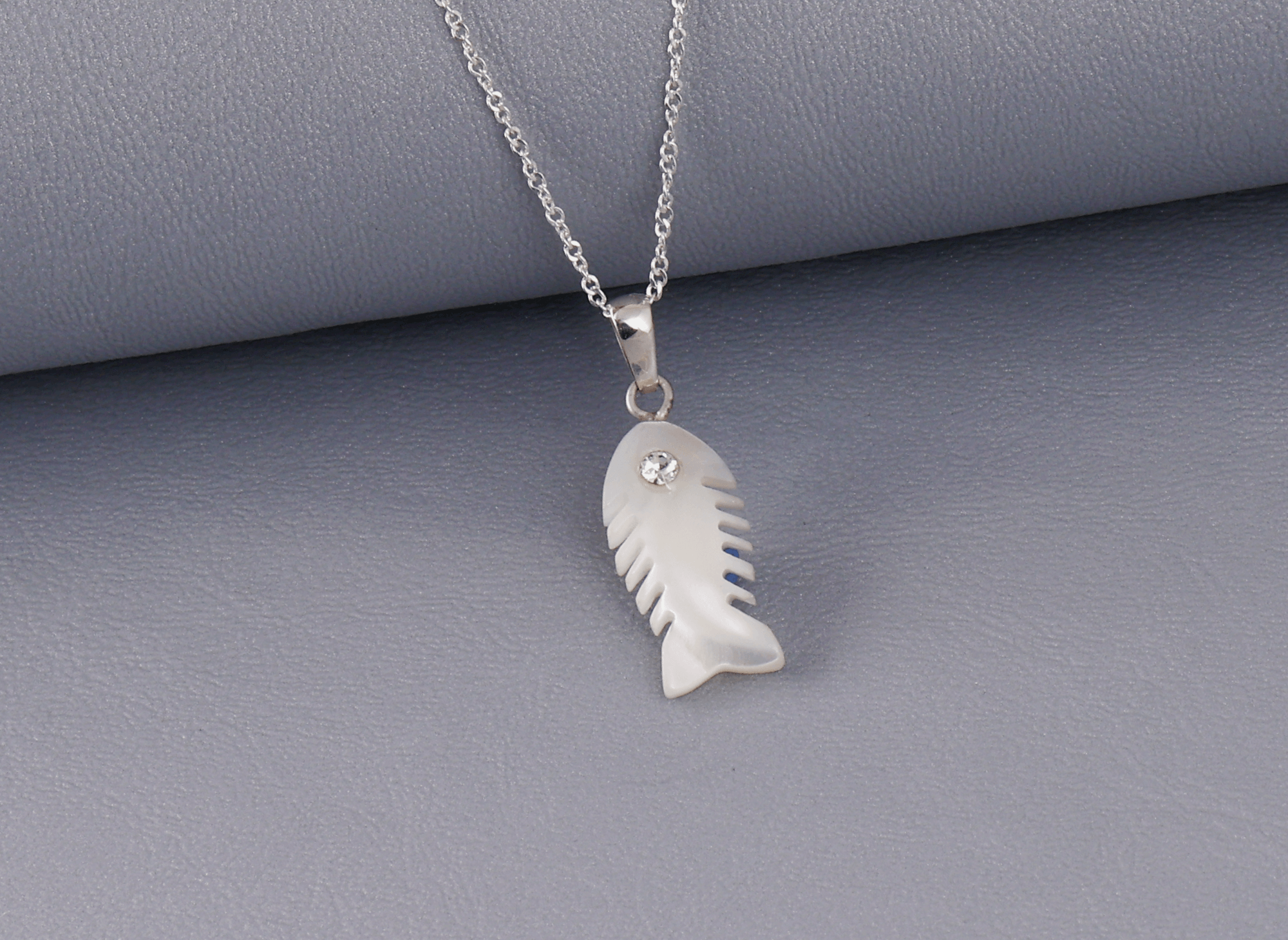 Collar Pescadito Nacar