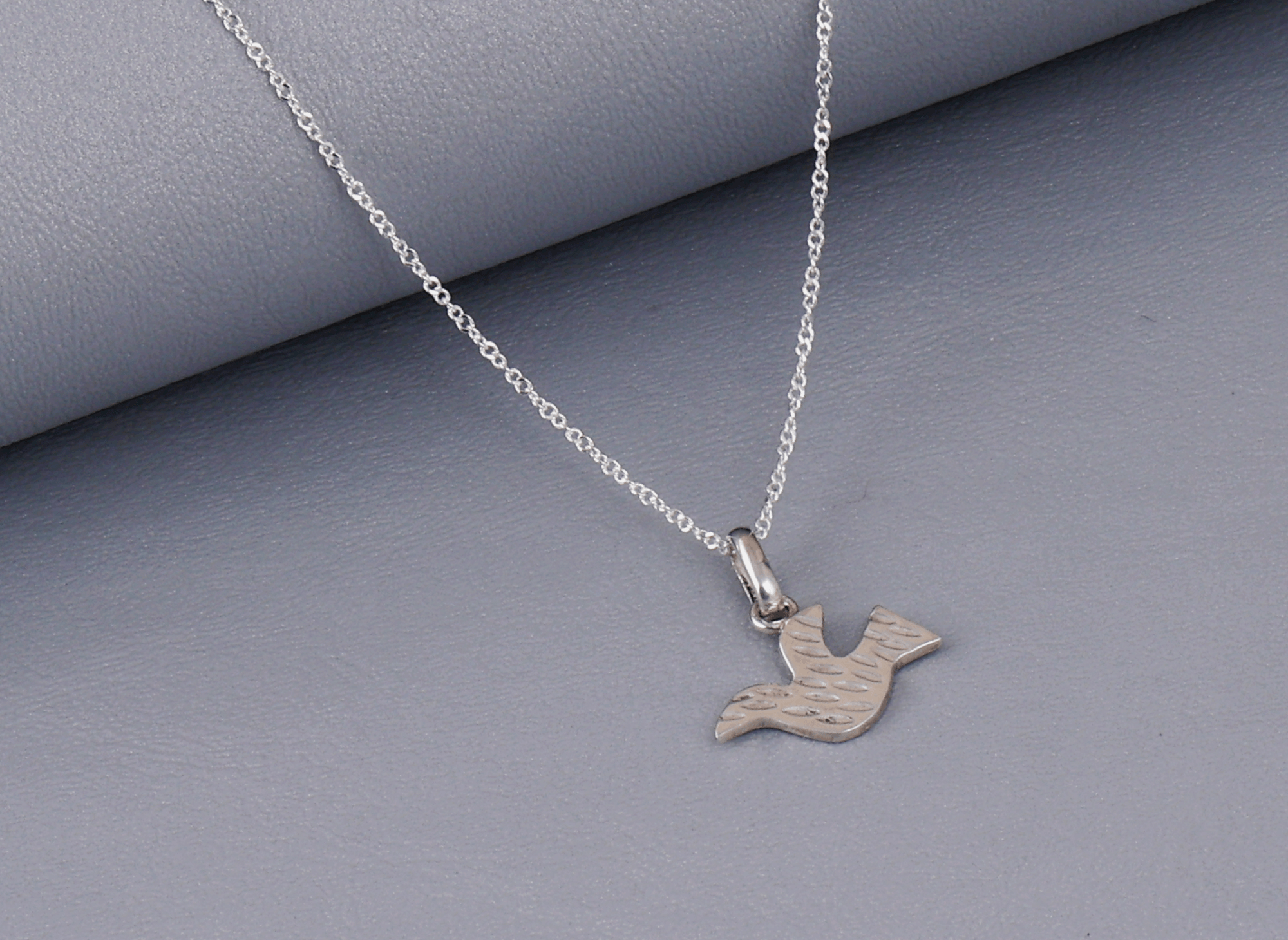 Collar Espíritu Santo martillado