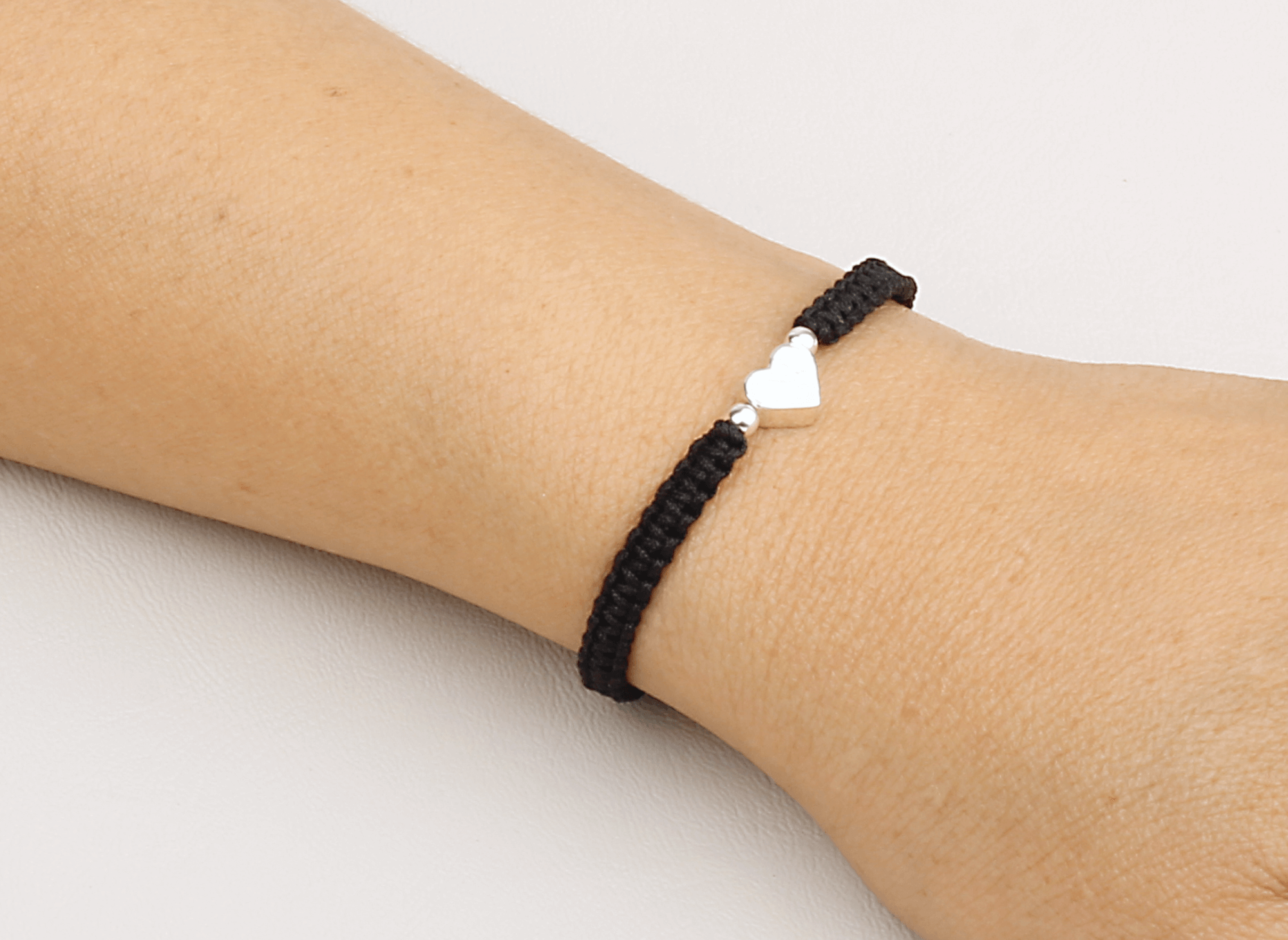 Pulsera Corazón Llano Macrame