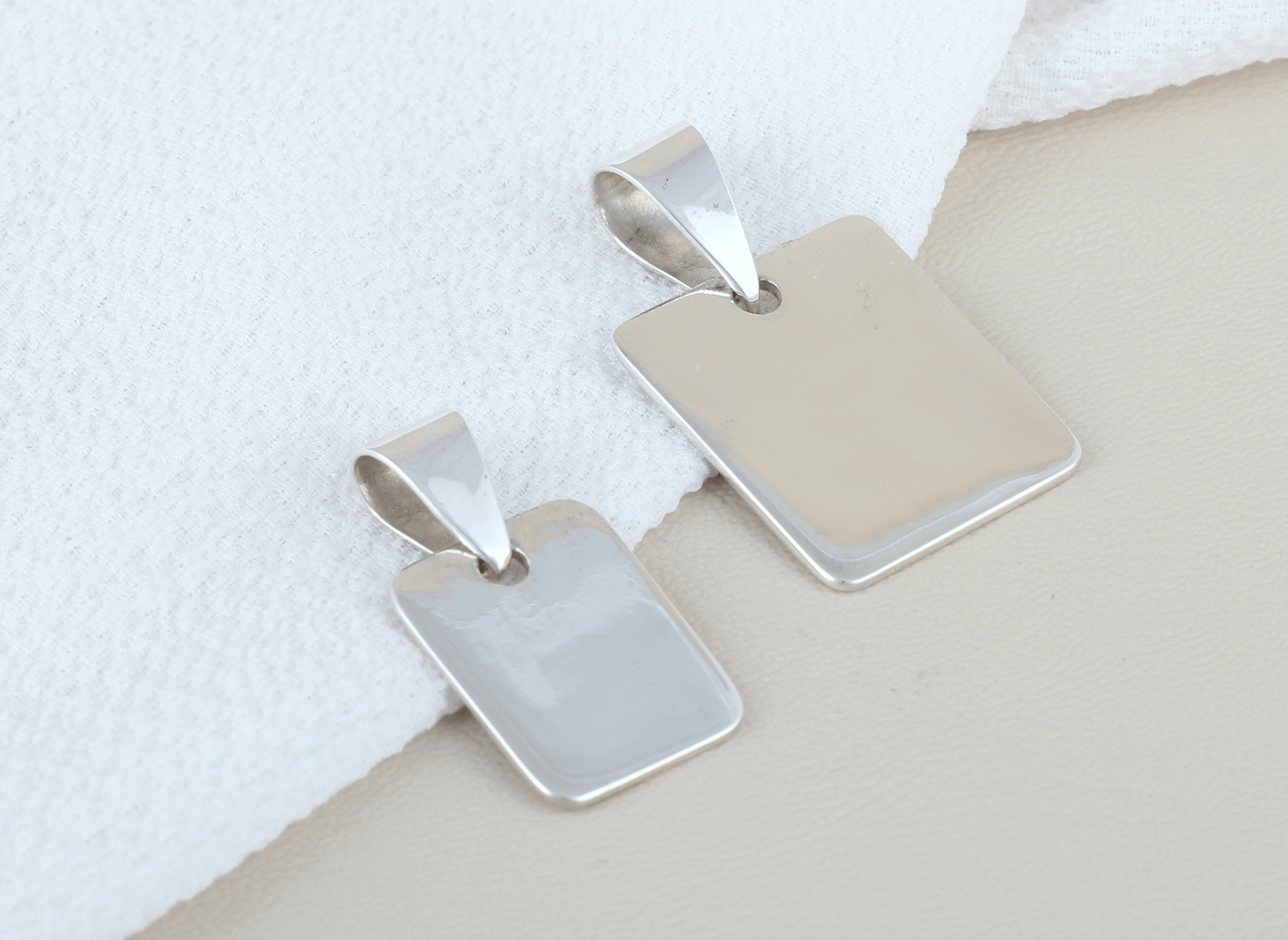 Dije Placa Llana Bruno