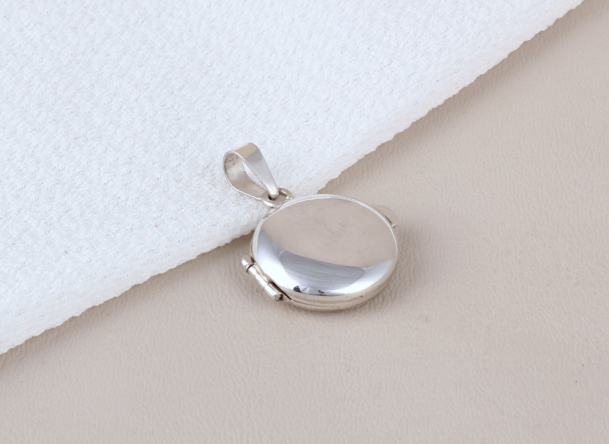 Dije Relicario Circular Llano