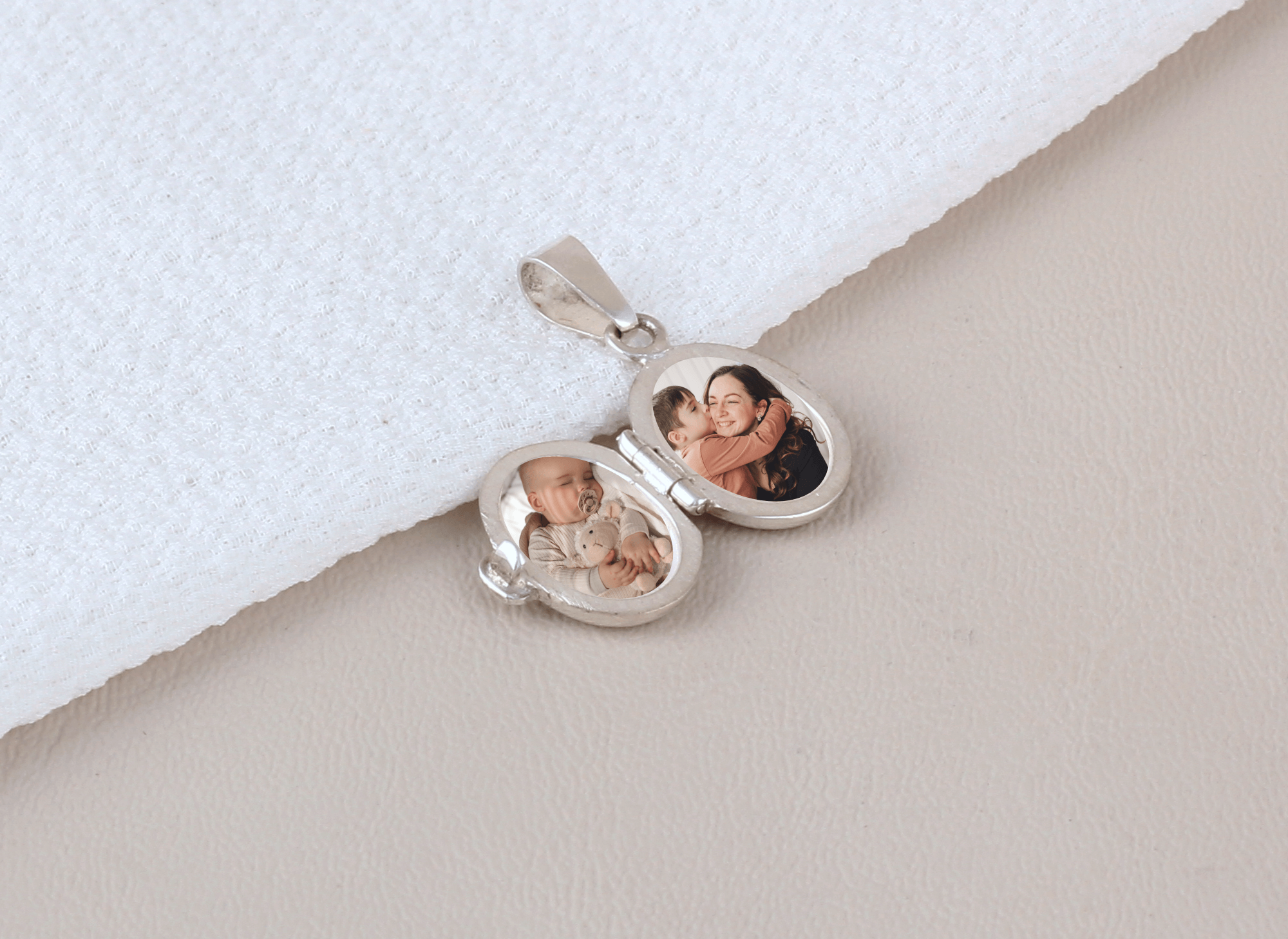 Dije Relicario Oval Llano