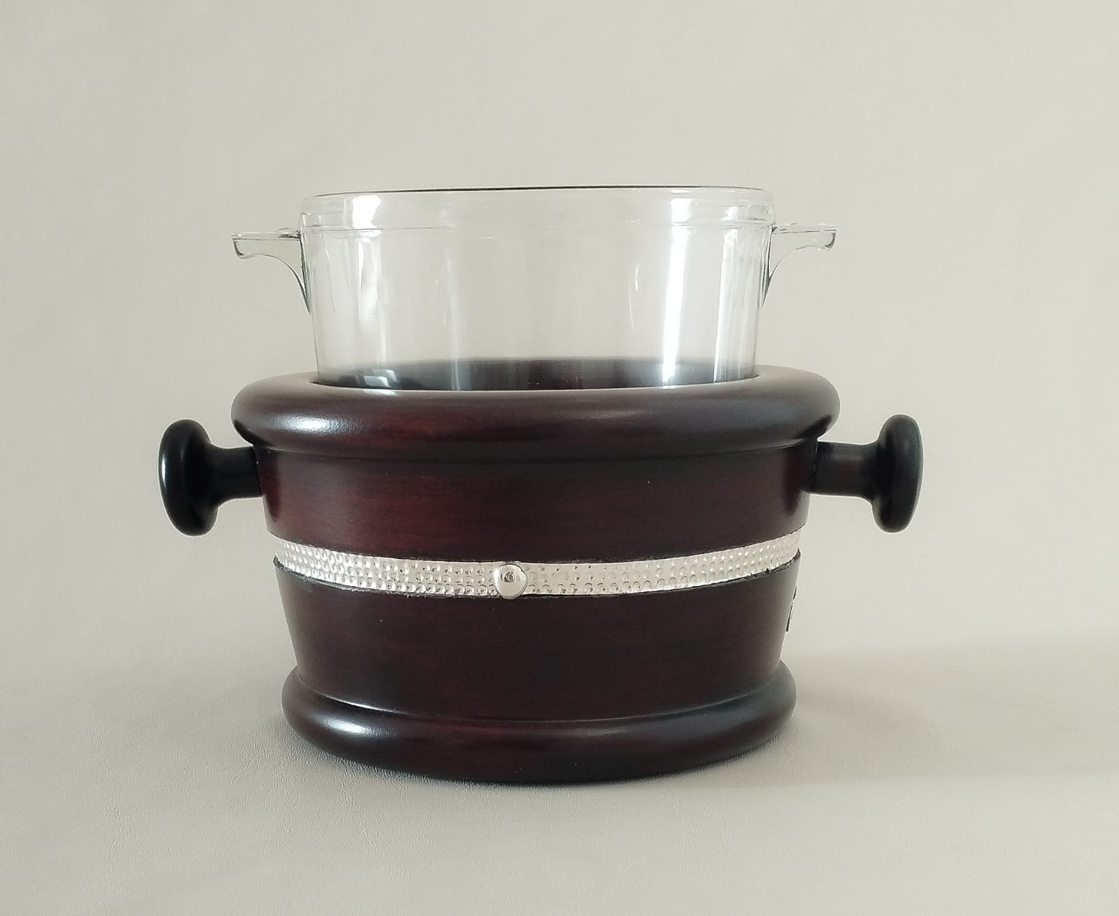 Hielera Base Madera y Plata Martillada