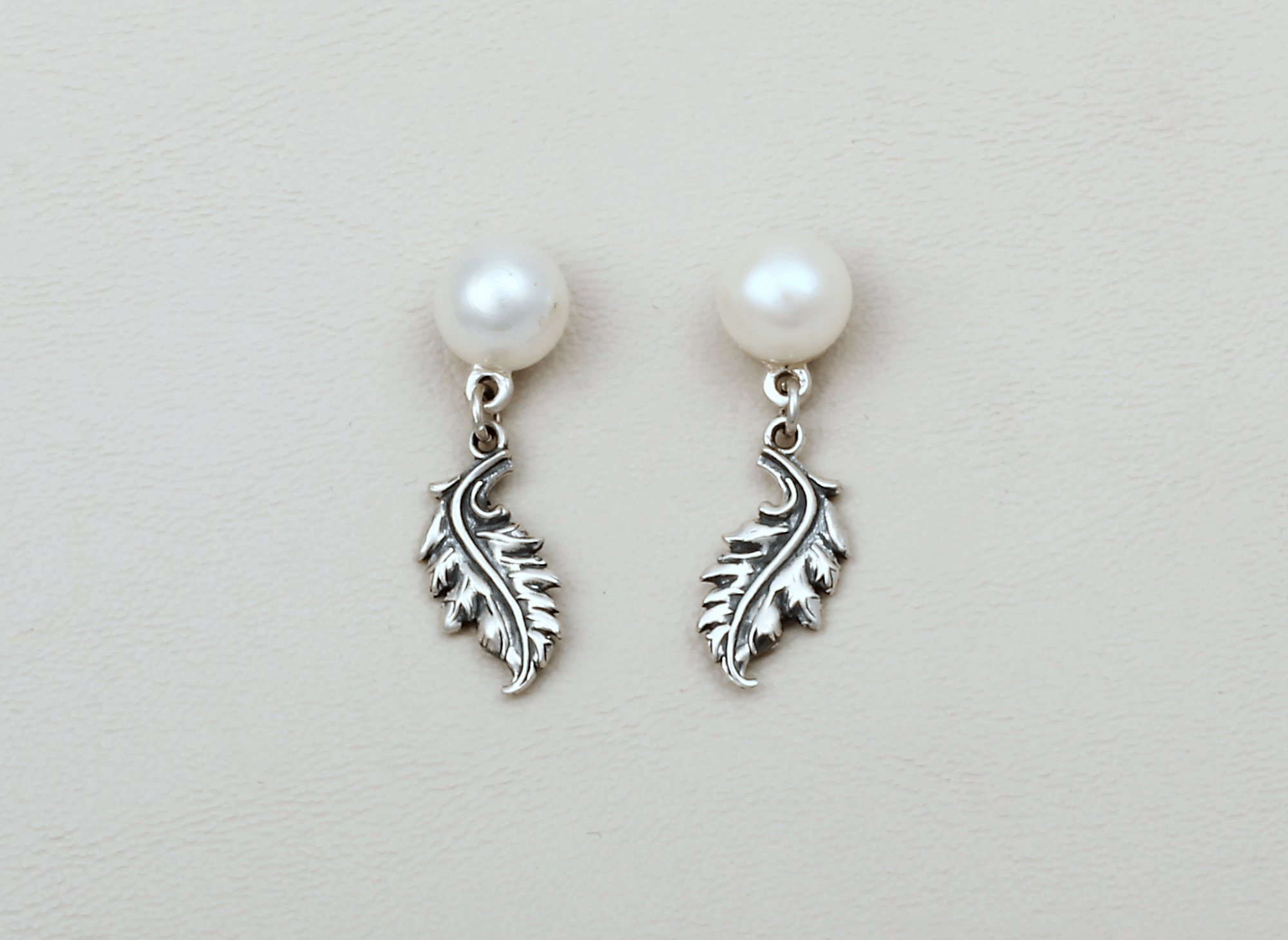 Arete Perla Hoja Lily