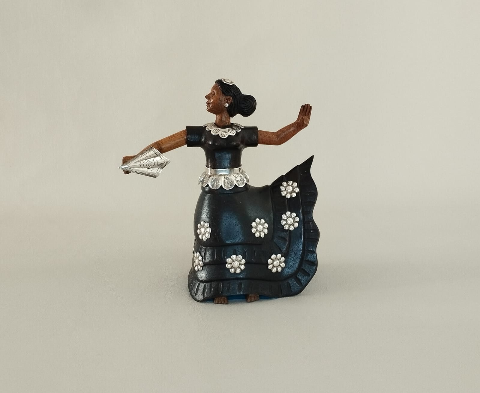 Escultura Bailarina Marinera Chico