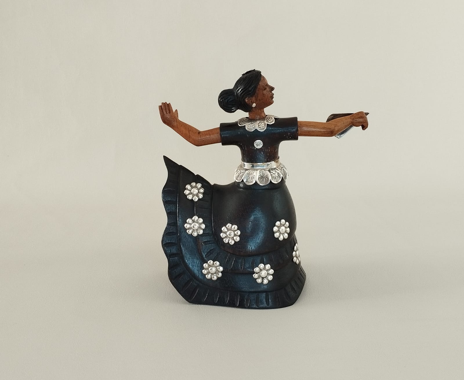 Escultura Bailarina Marinera Chico