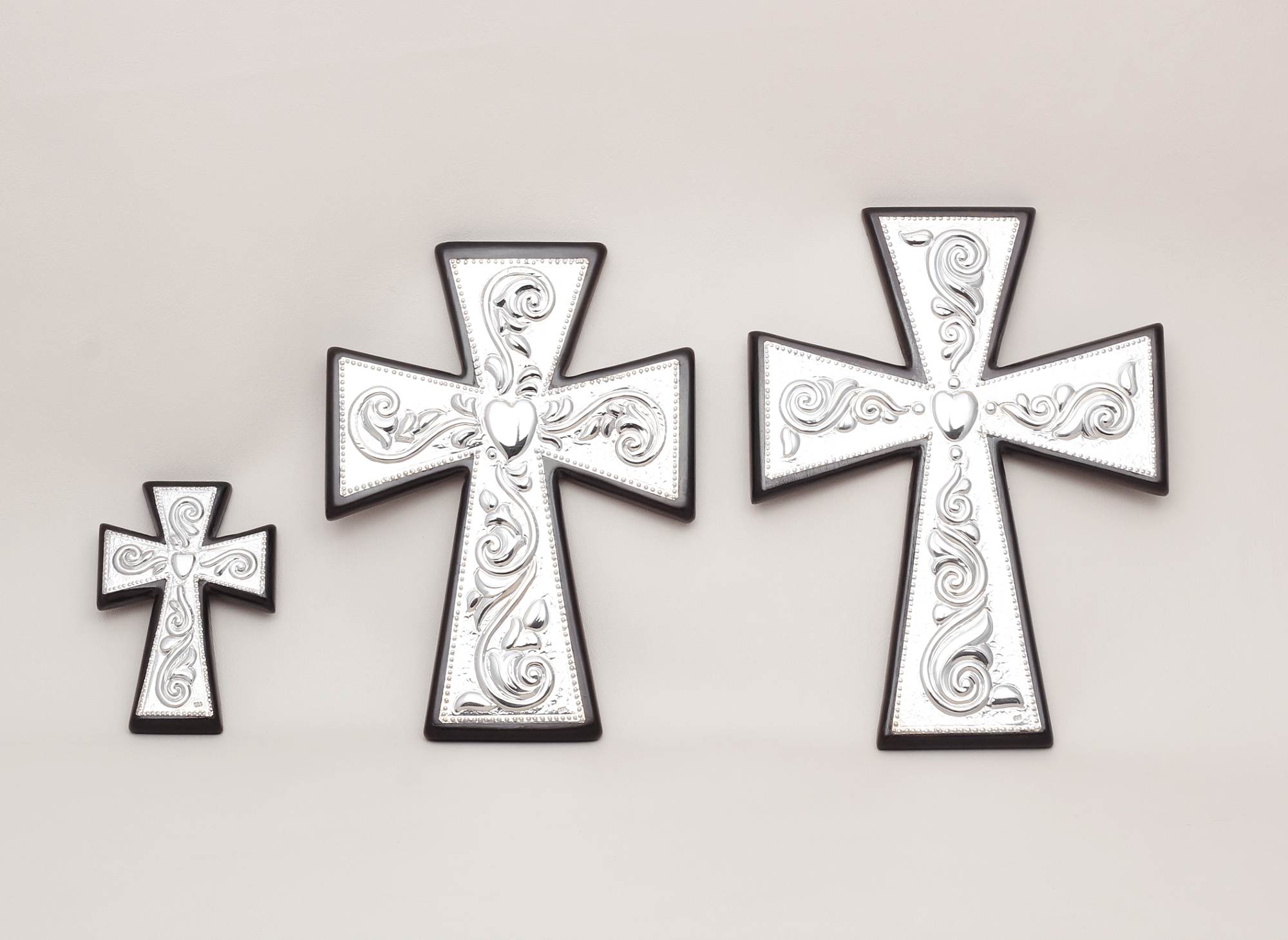 Cruz Madera Corazón Cincelado