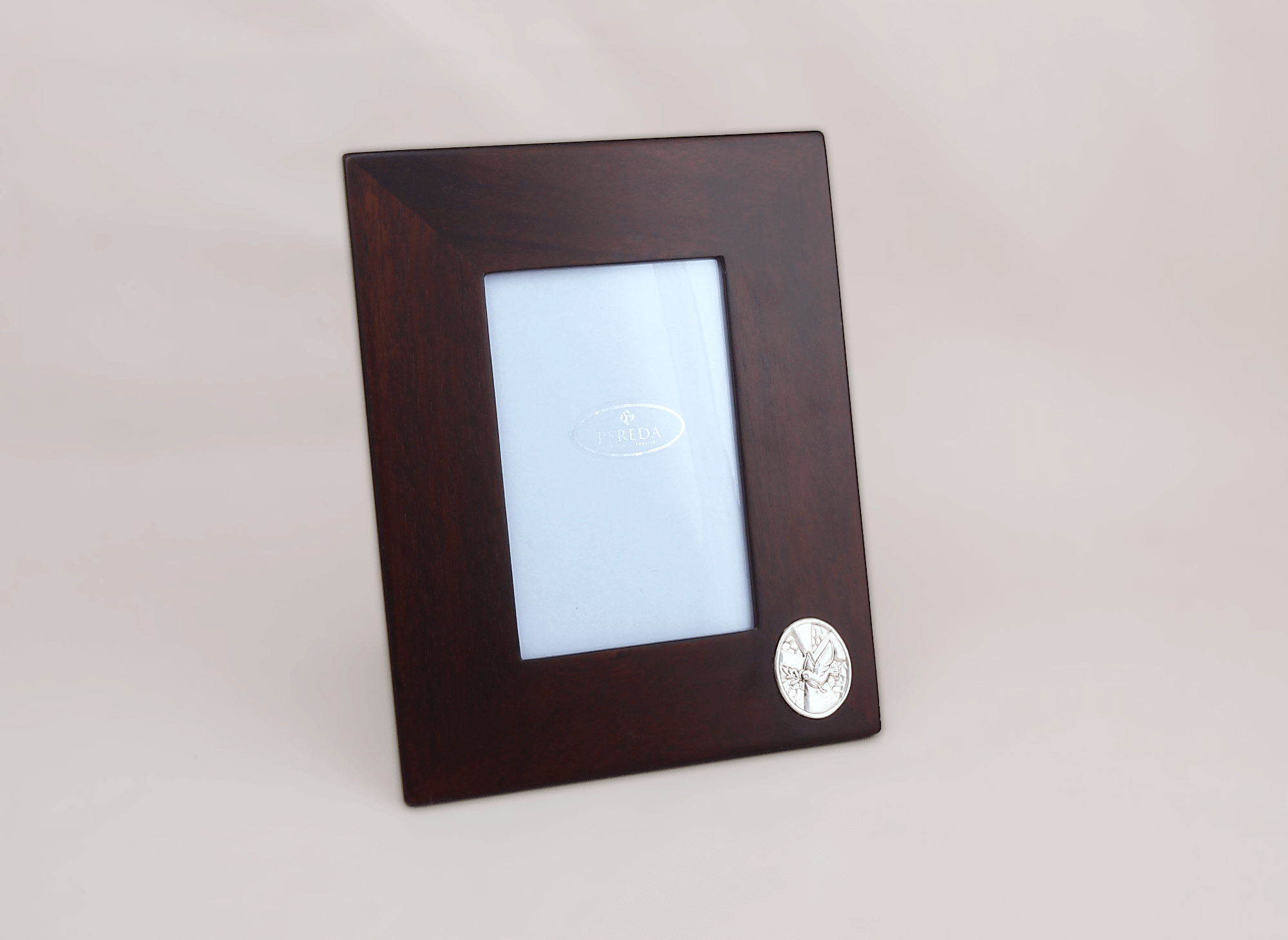 Marco Mad E. Santo Oval