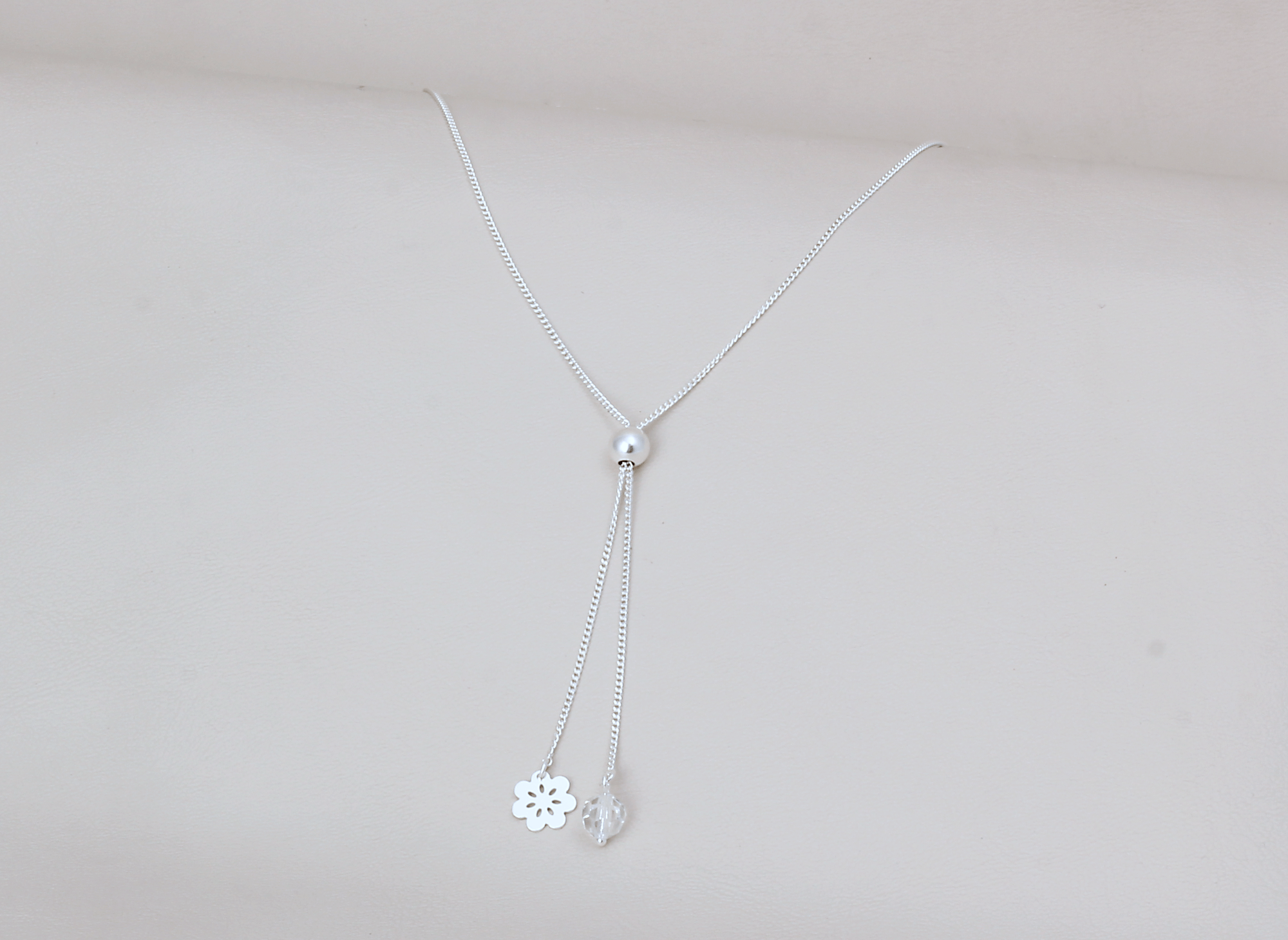 Collar Corbatero Flor Iluminada