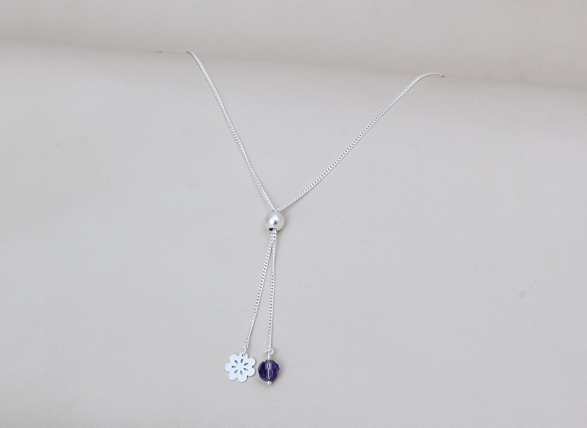 Collar Corbatero Flor Iluminada