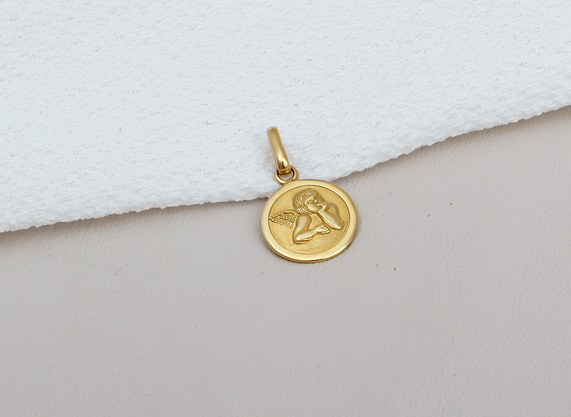 Dije Oro Ángel Pensador 18K