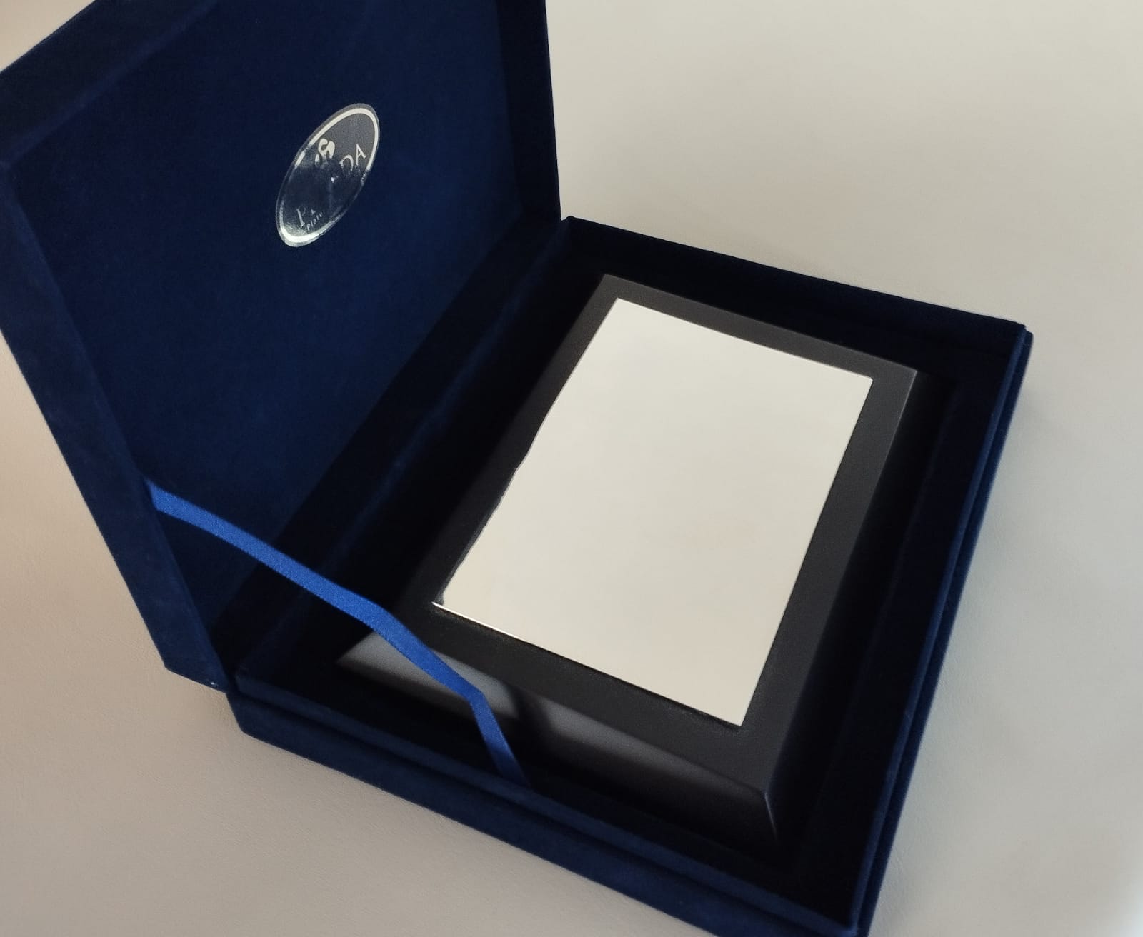 Placa Recordatoria Llana