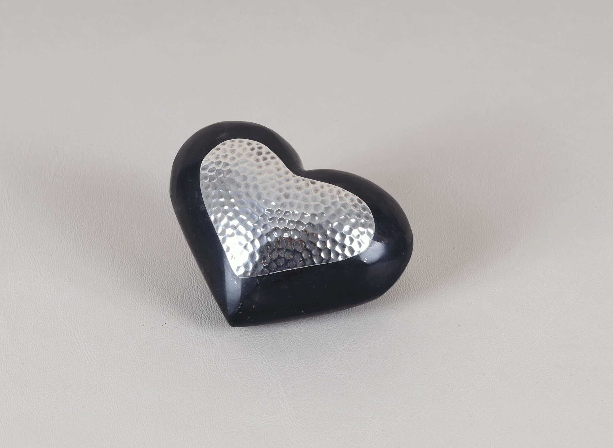 Pisapapel Corazon Mediano Martillado