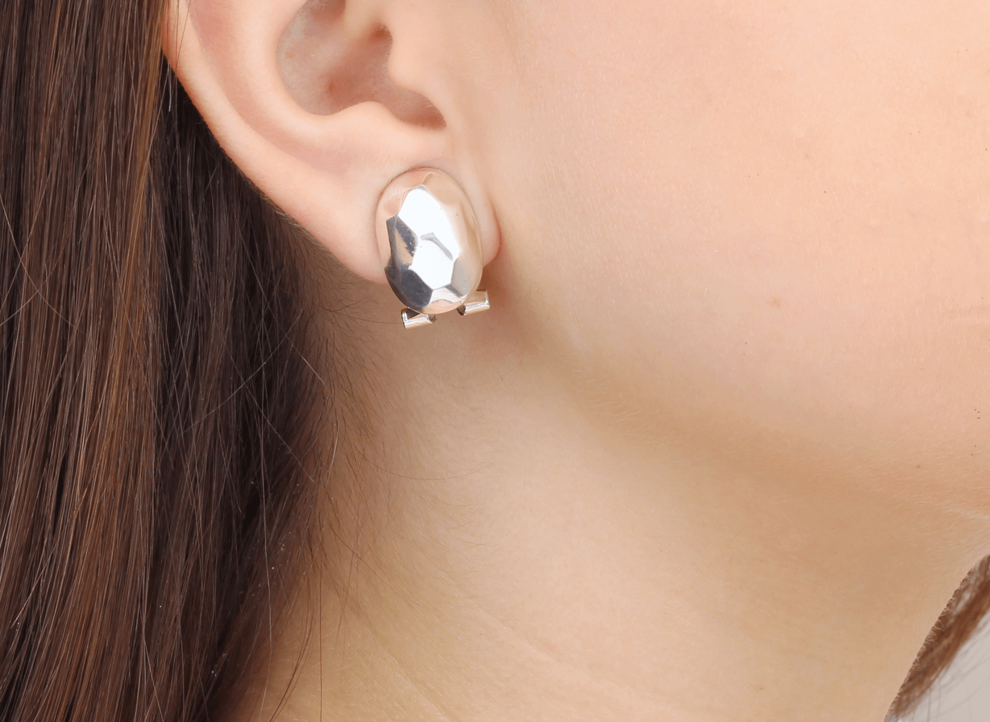 Arete a Presión Oval Martillado