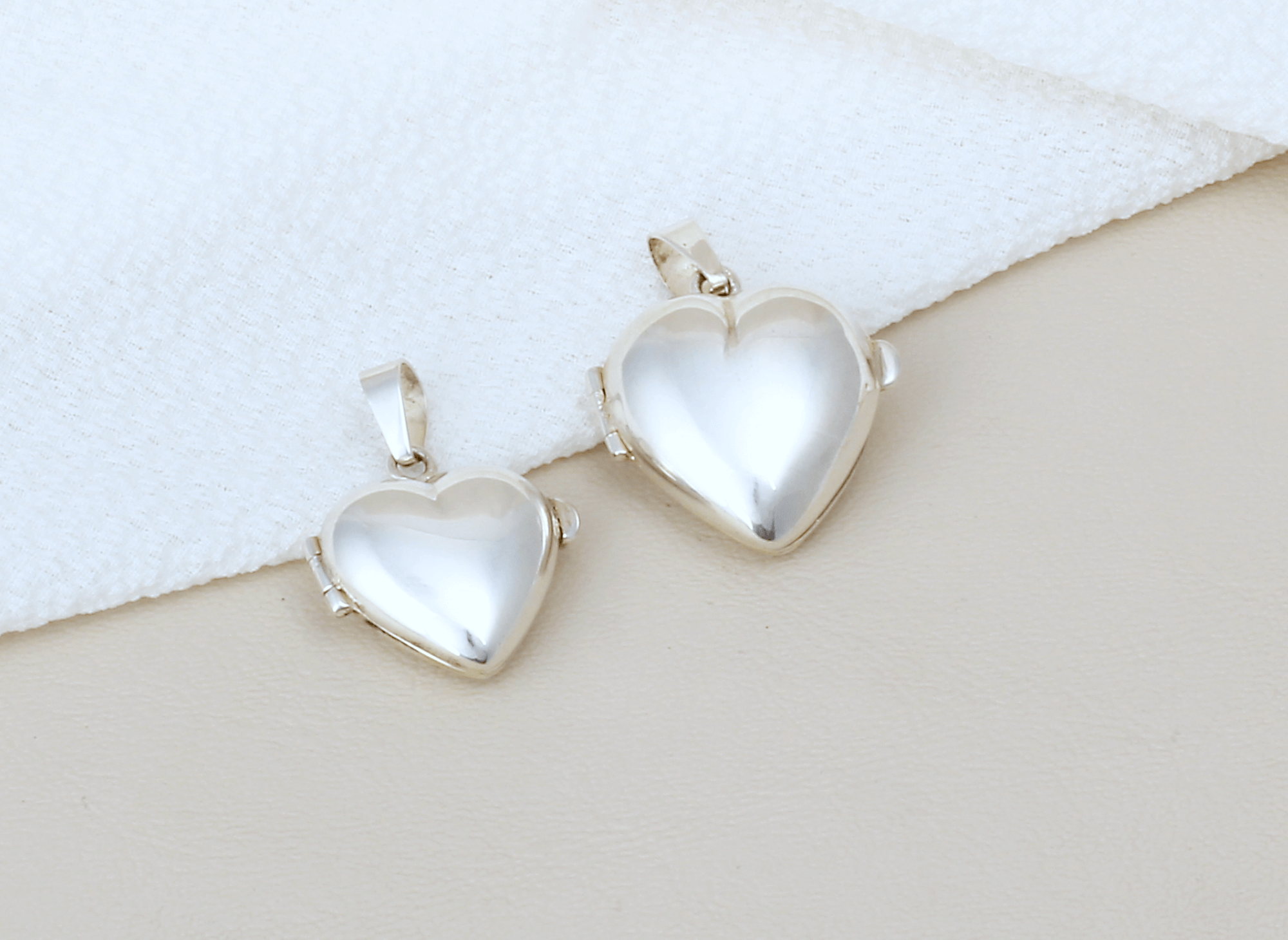 Dije Relicario Corazón Llano