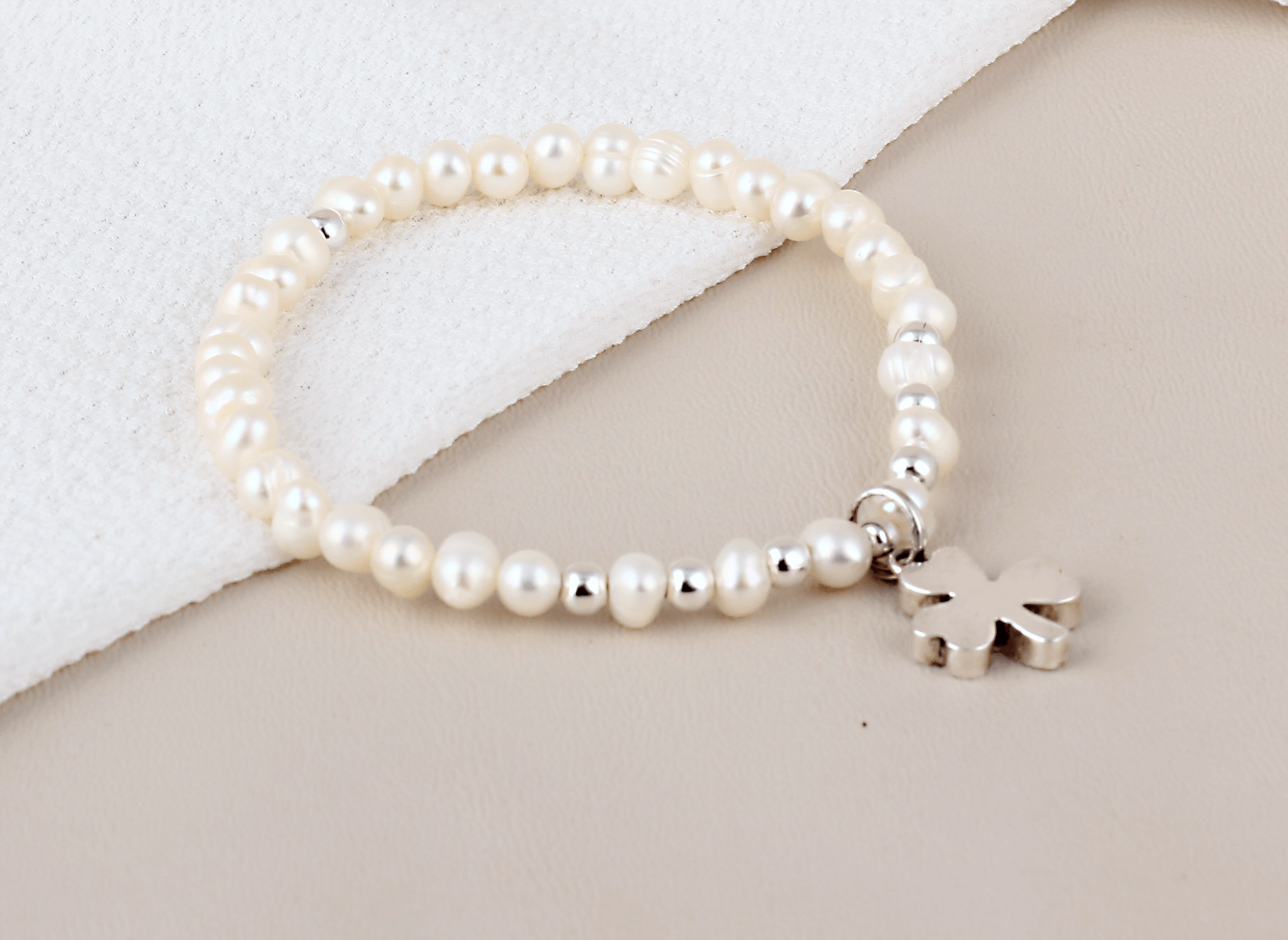 Pulsera Trébol con Perlas