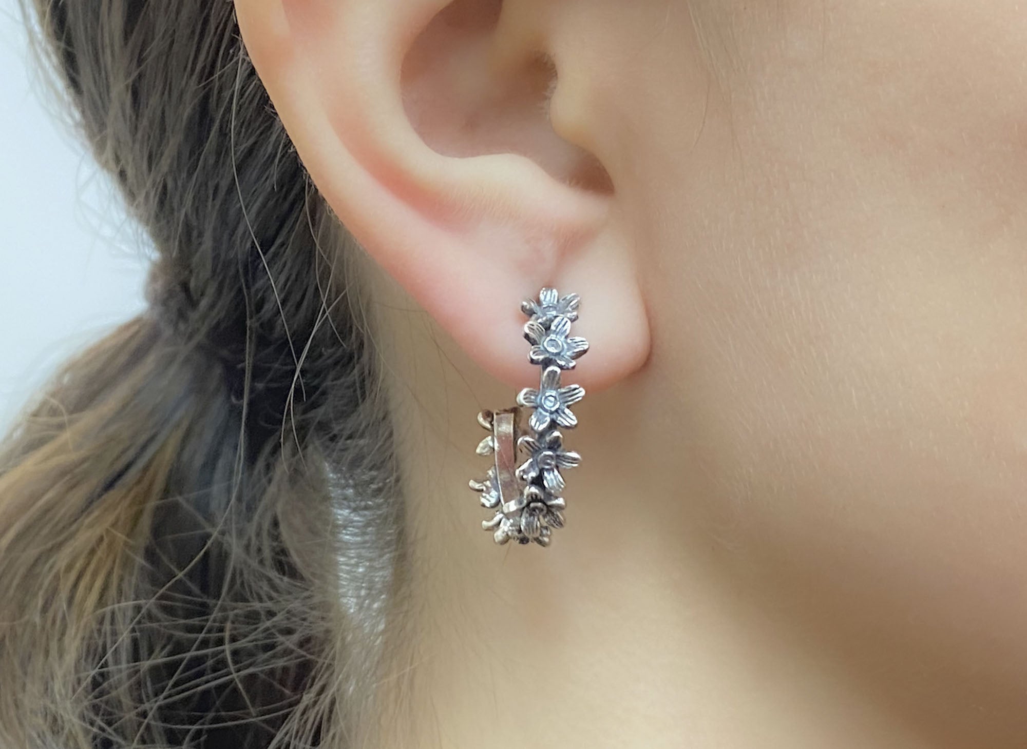 Arete Argolla Flor Merce Patinado