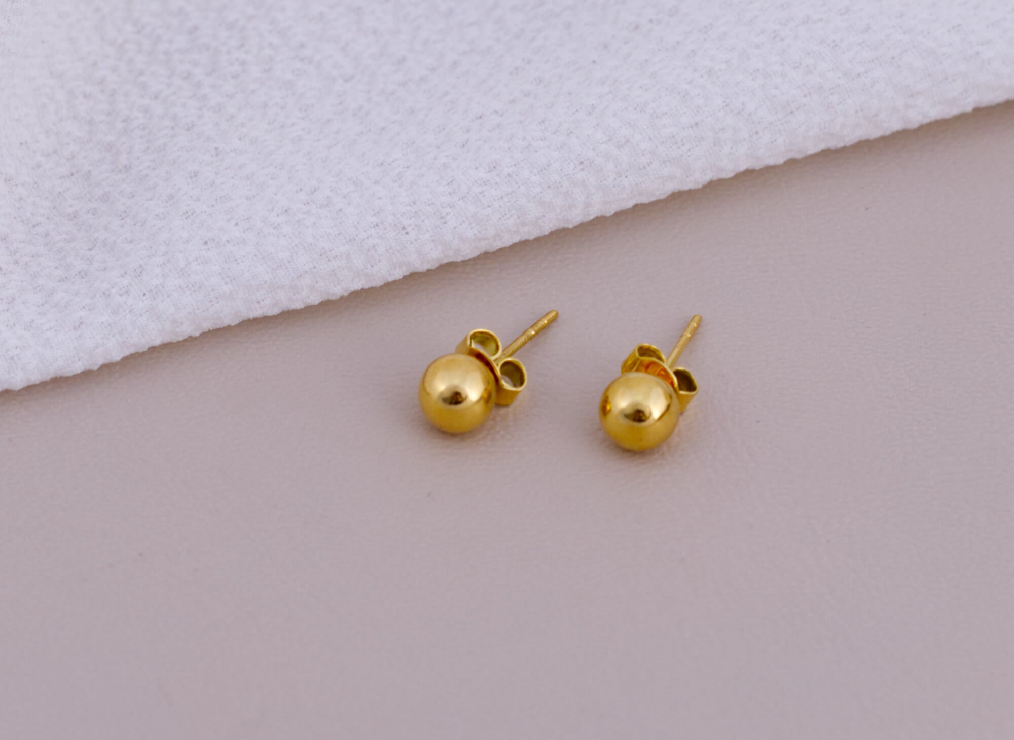 Arete Oro Bola 18K