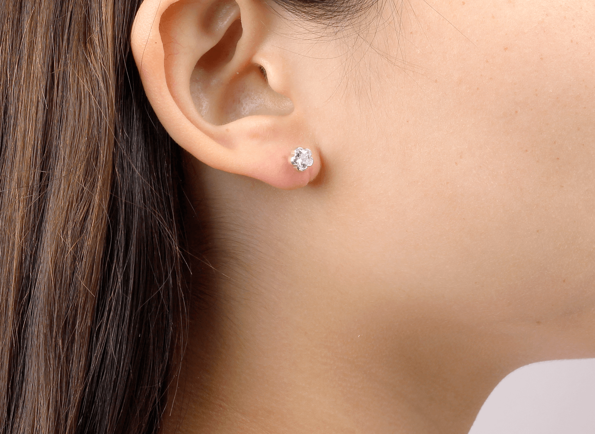 Arete Flor Punto de Luz