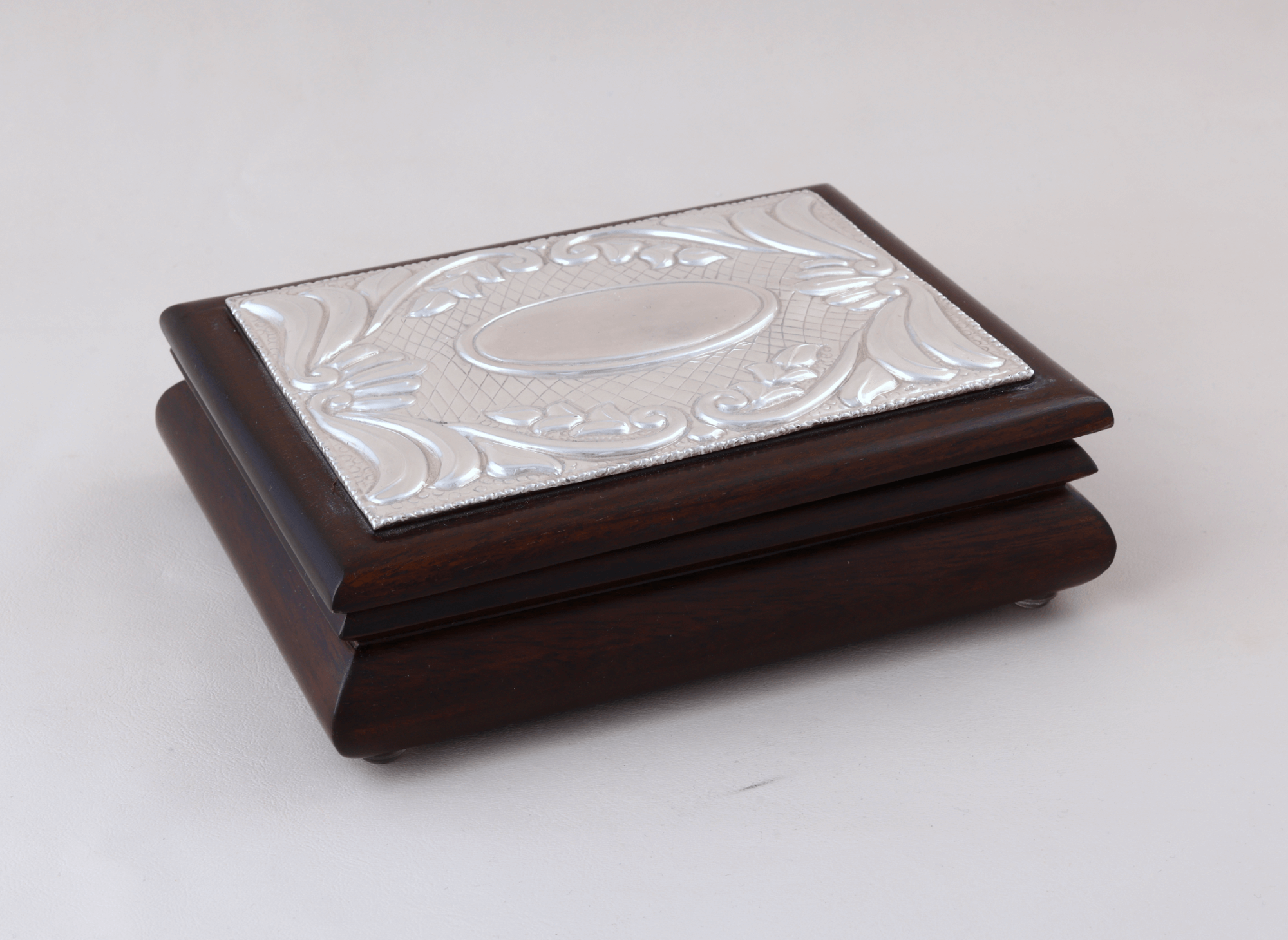 Cofre Medallon Cincelado