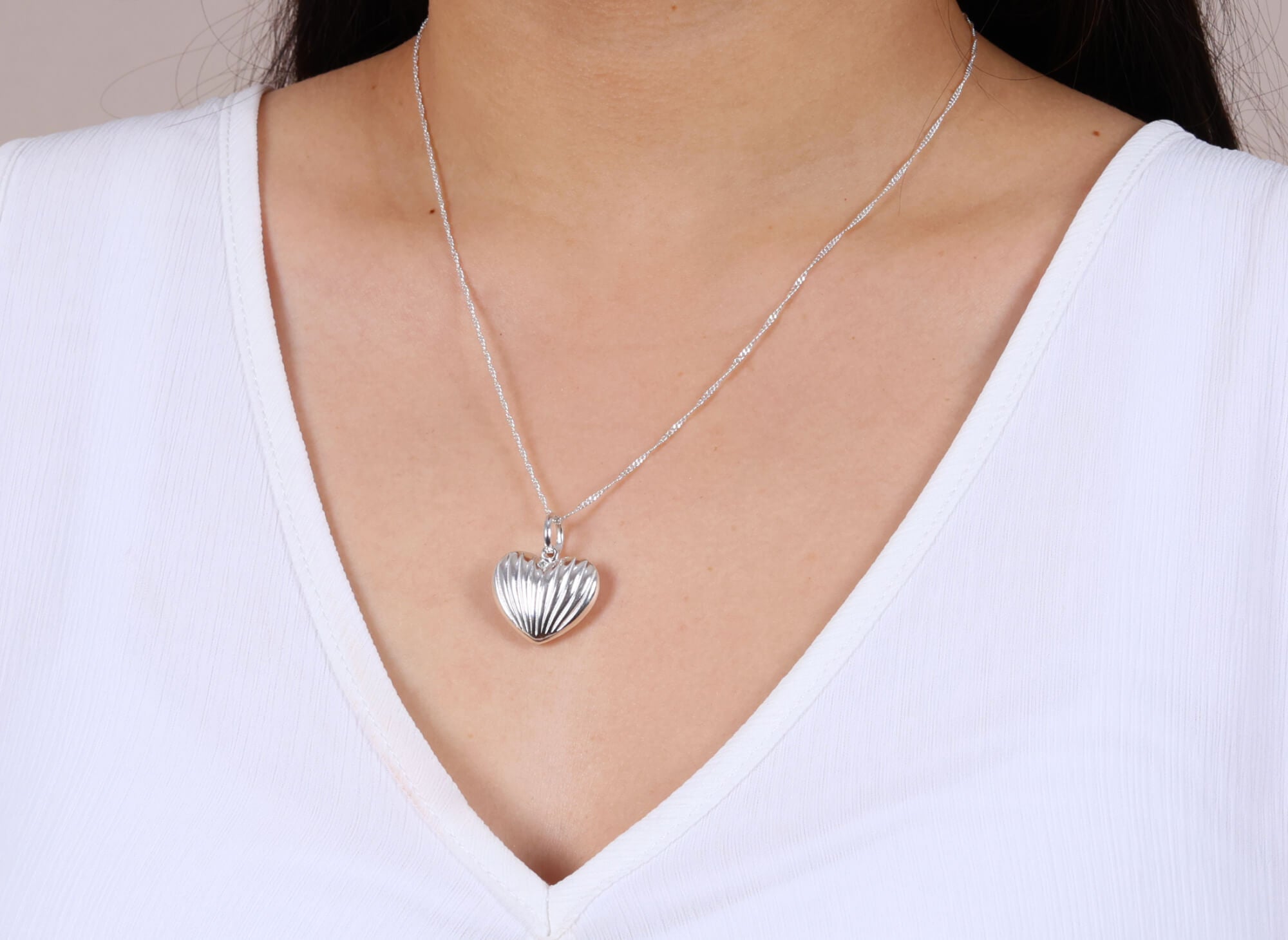 Collar Corazón Lineal