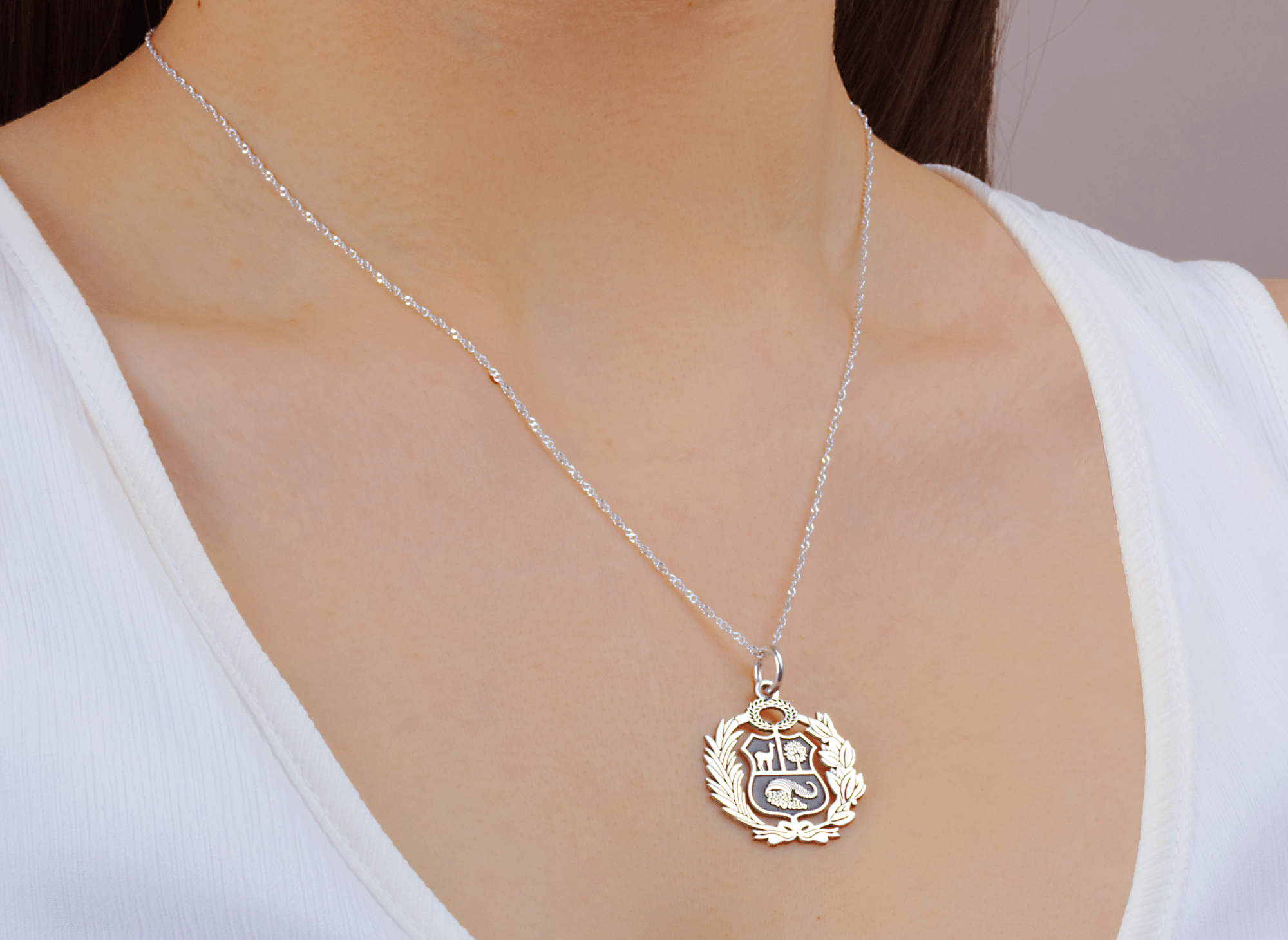 Collar Escudo Perú Esmaltado