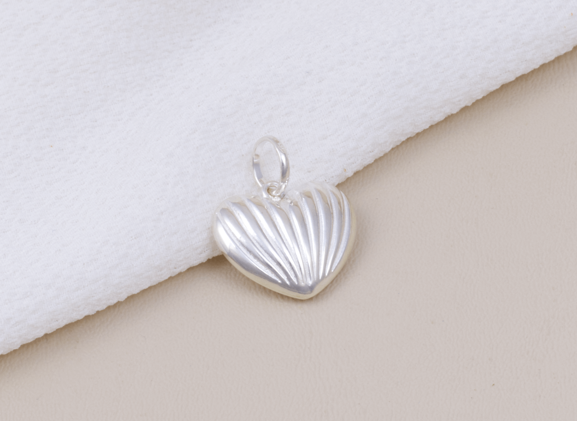 Dije Corazón Lineal