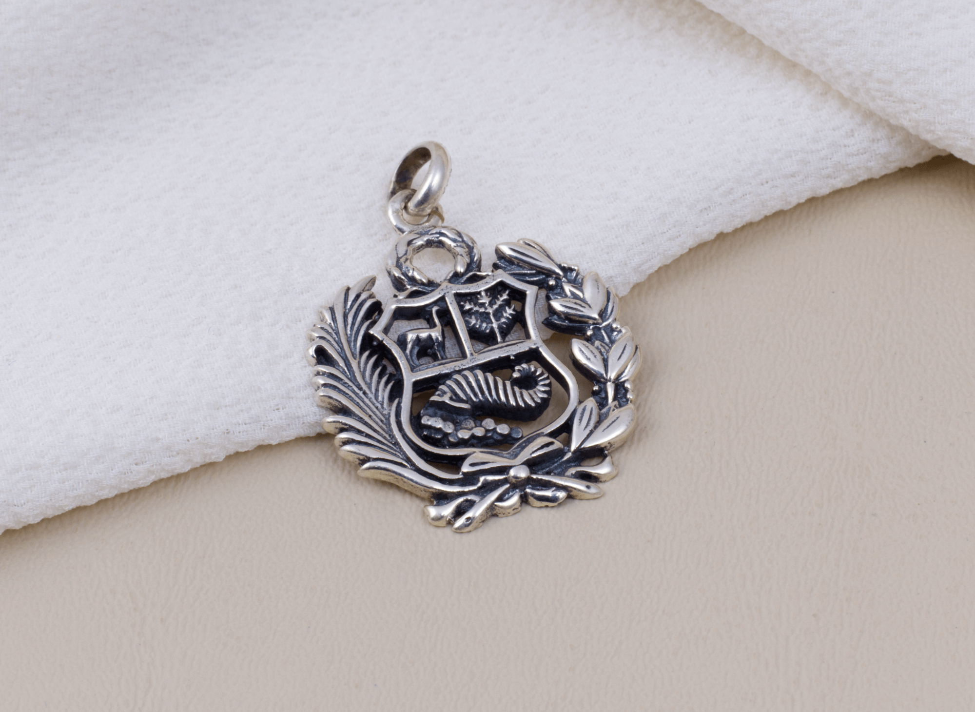 Dije Escudo del Perú