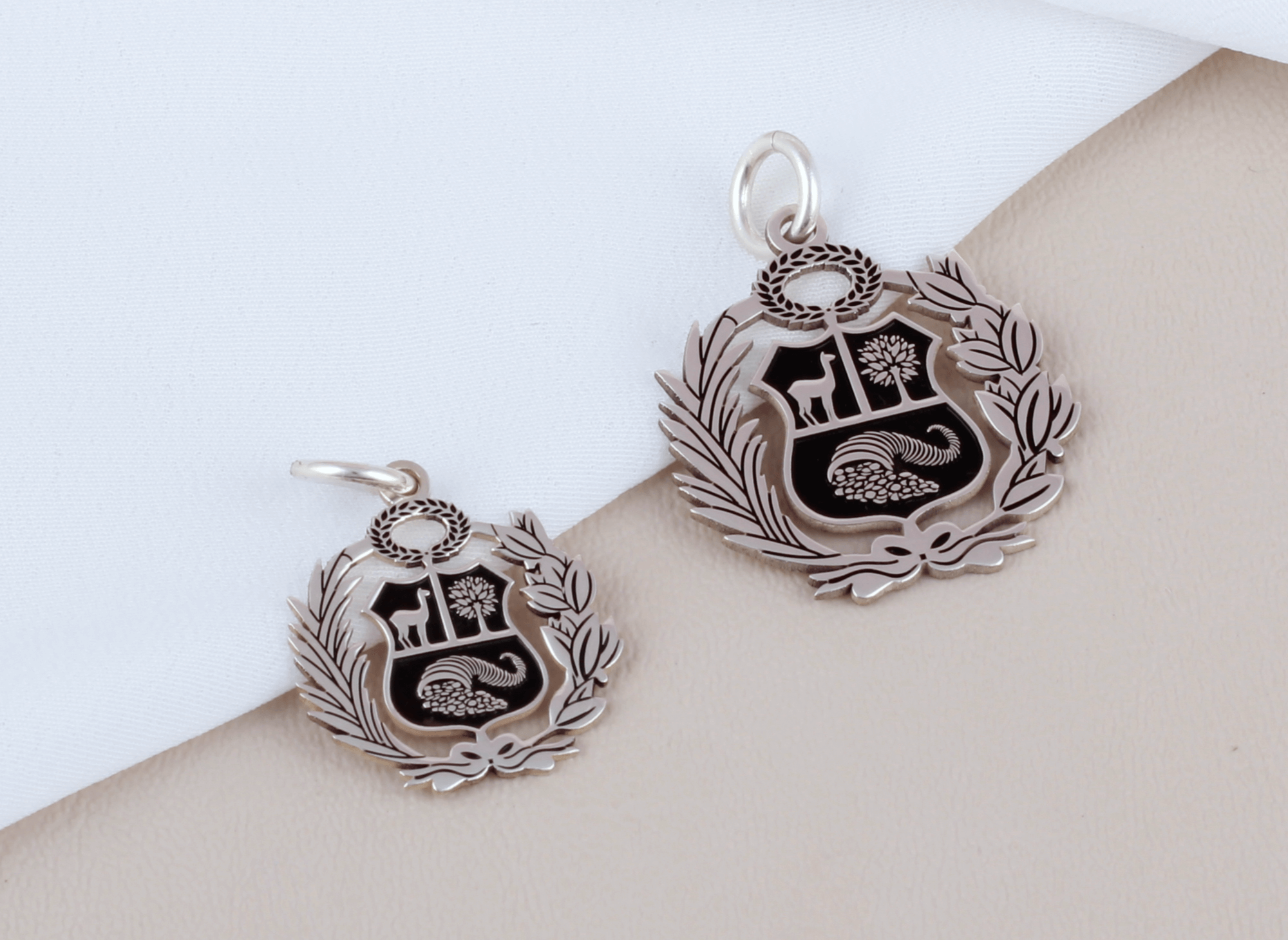 Dije Escudo Perú Esmaltado