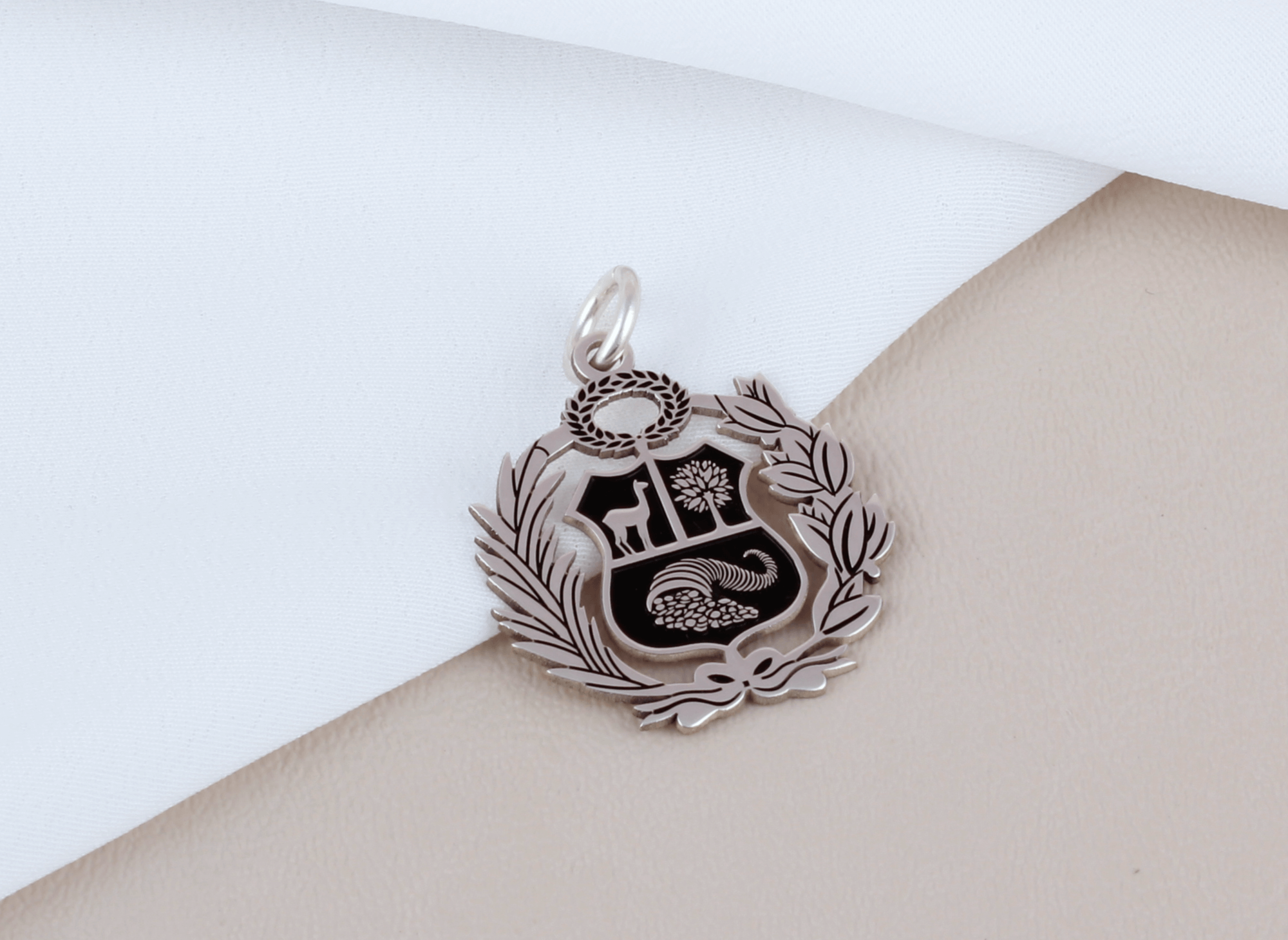 Dije Escudo Perú Esmaltado