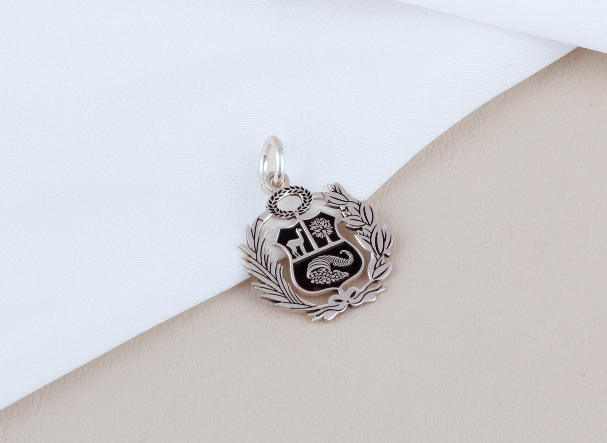 Dije Escudo Perú Esmaltado