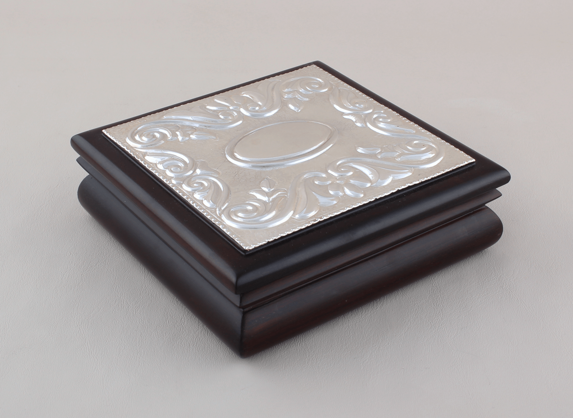 Cofre Medallon Cincelado