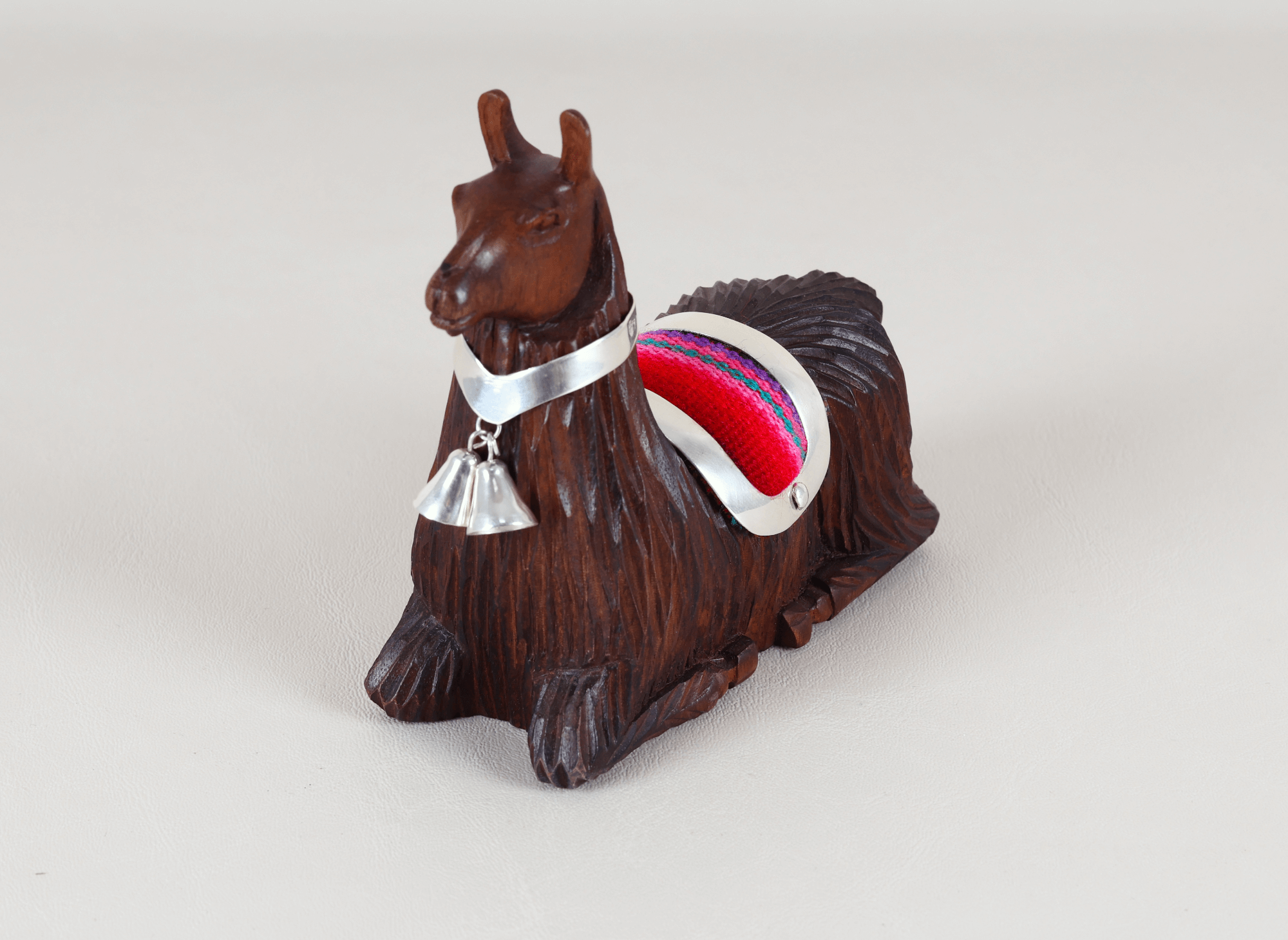 Escultura Llama Sentada