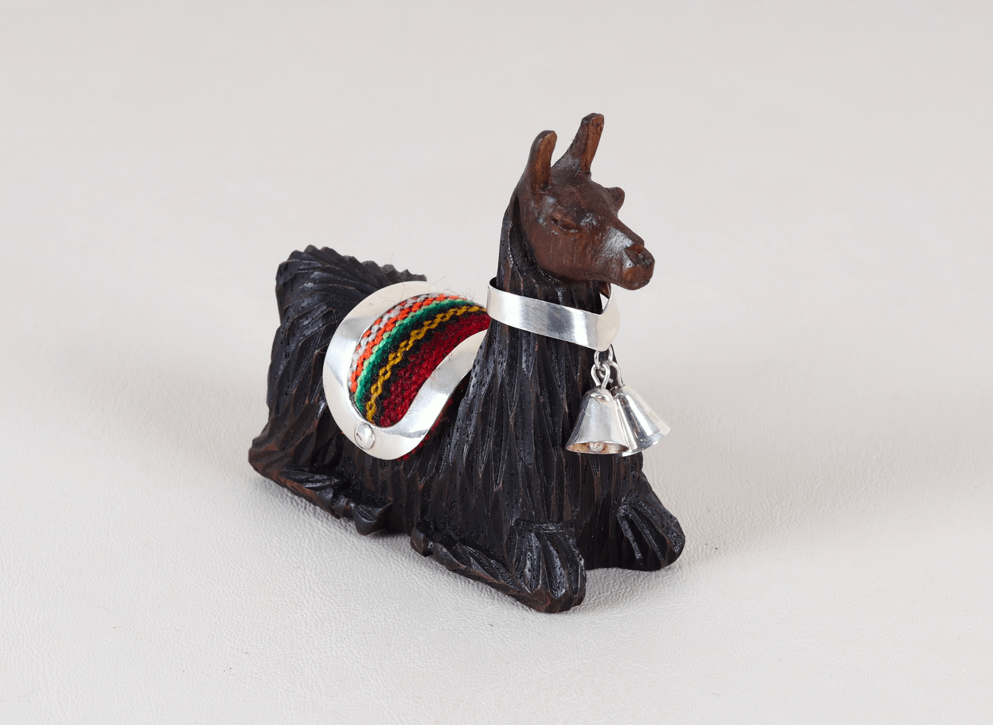 Escultura Llama Sentada