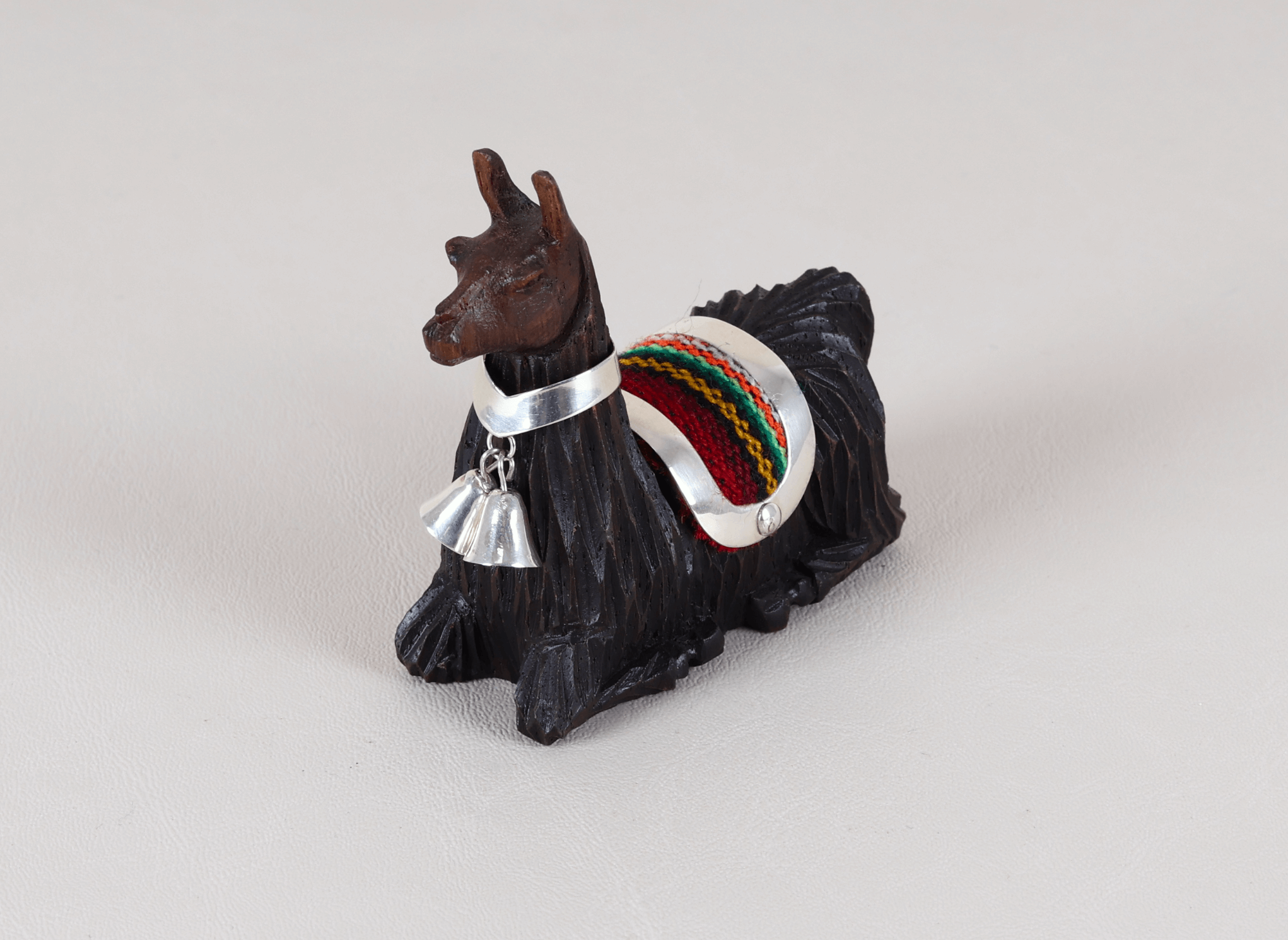 Escultura Llama Sentada