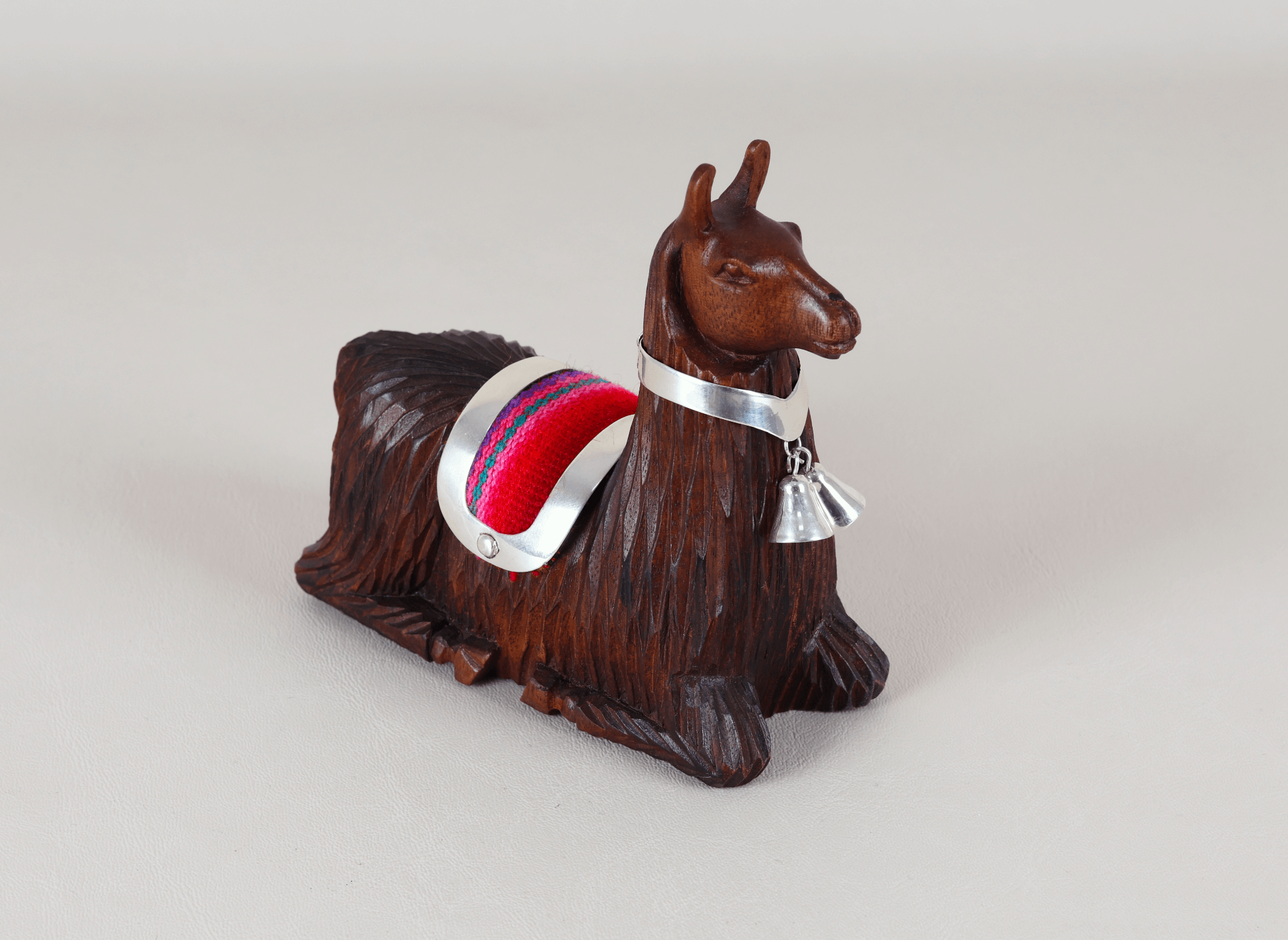 Escultura Llama Sentada