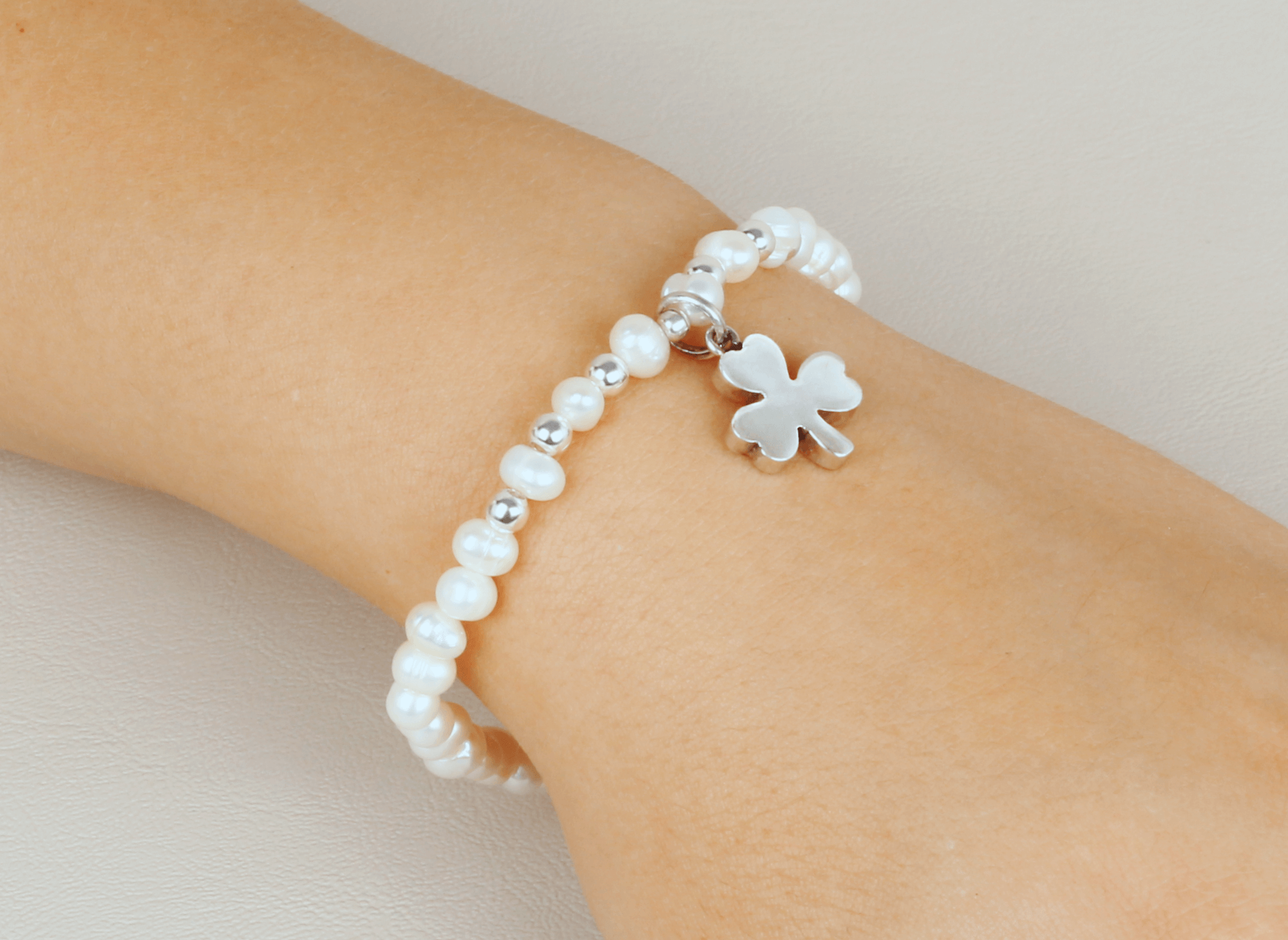 Pulsera Trébol con Perlas