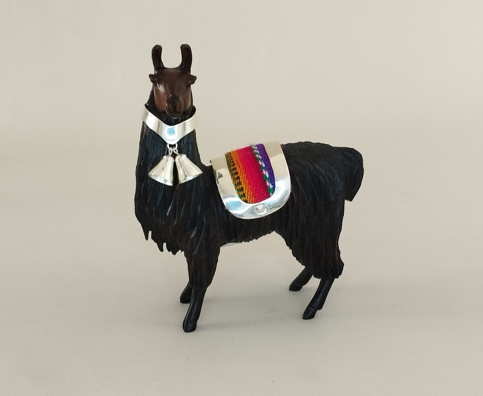 Escultura Llama c/Tela Perfil