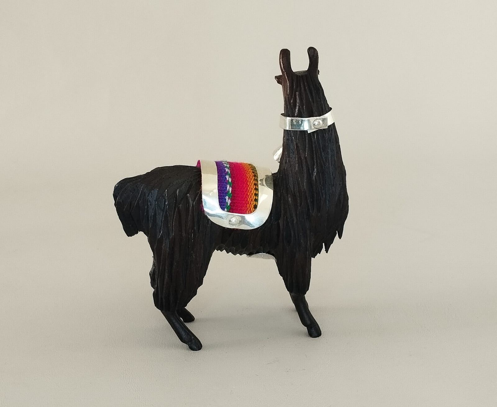 Escultura Llama c/Tela Perfil