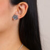 Arete Flor Solenne Patinado - Imagen 2